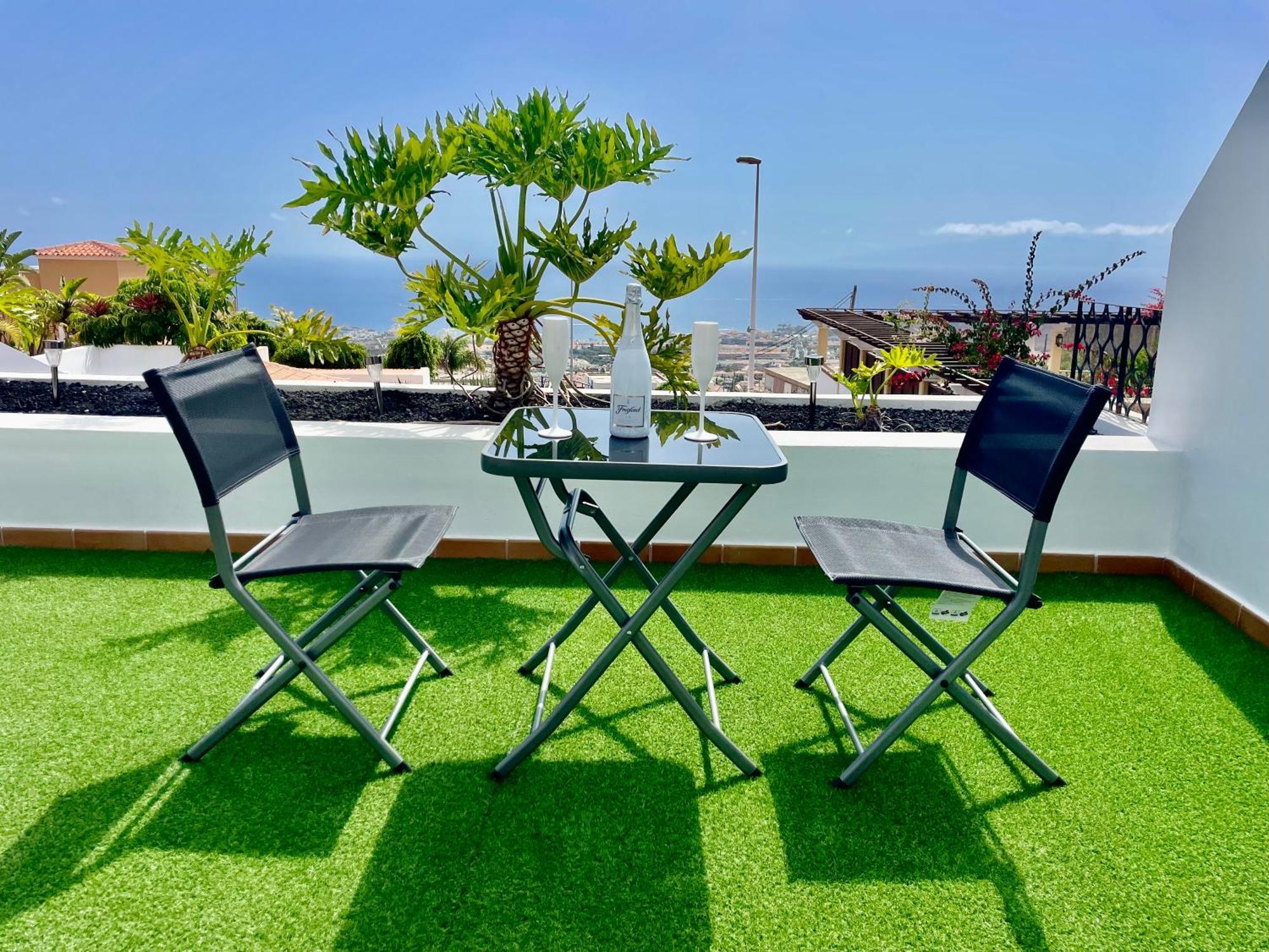 Amorio A Spacious Modern Getaway With A Private Heated Pool & Sea Views