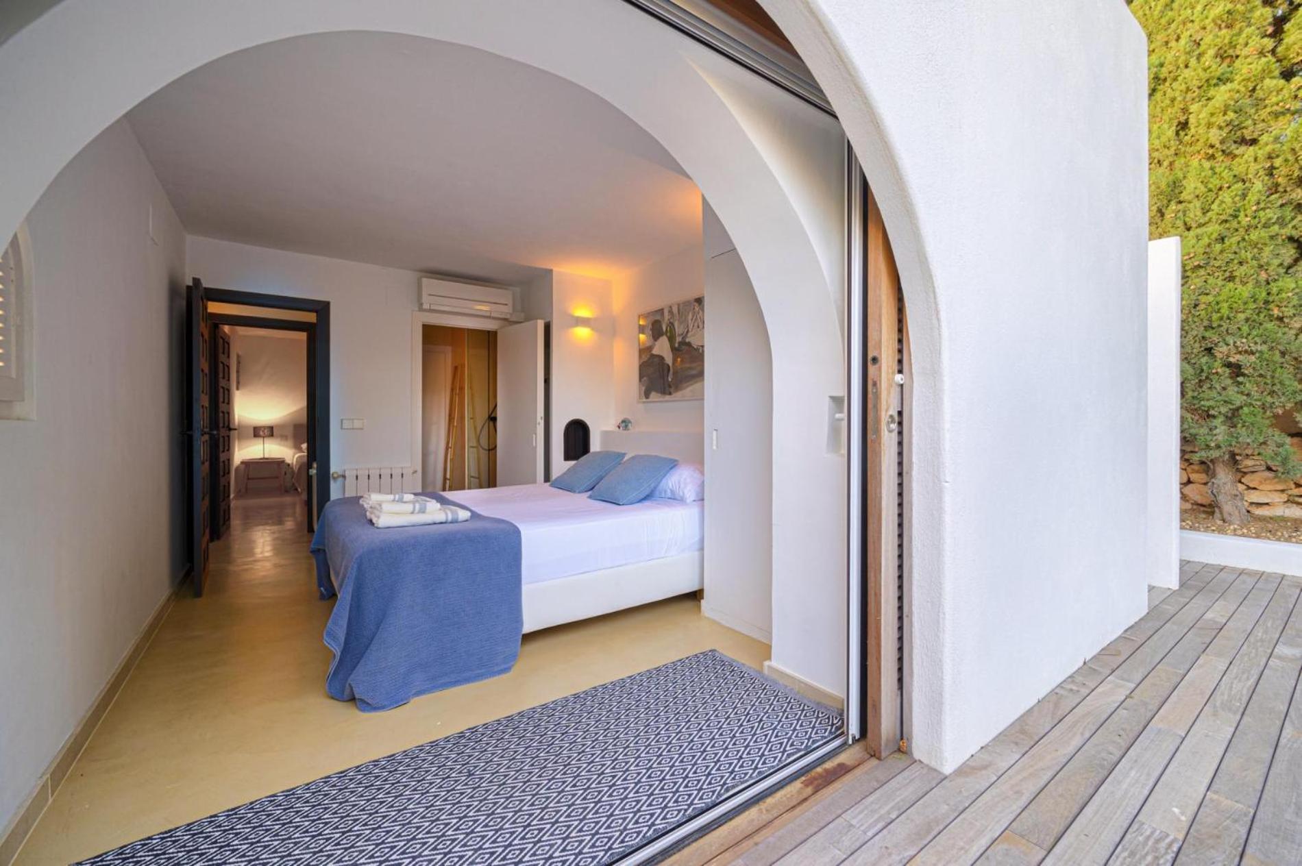 Vertigo- Managed By Almarina