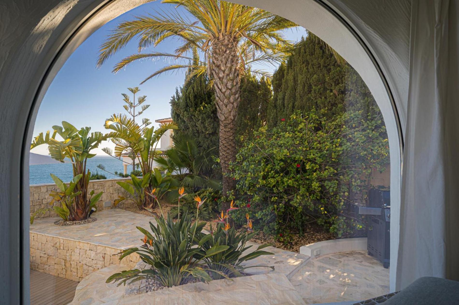 Vertigo- Managed By Almarina Villa