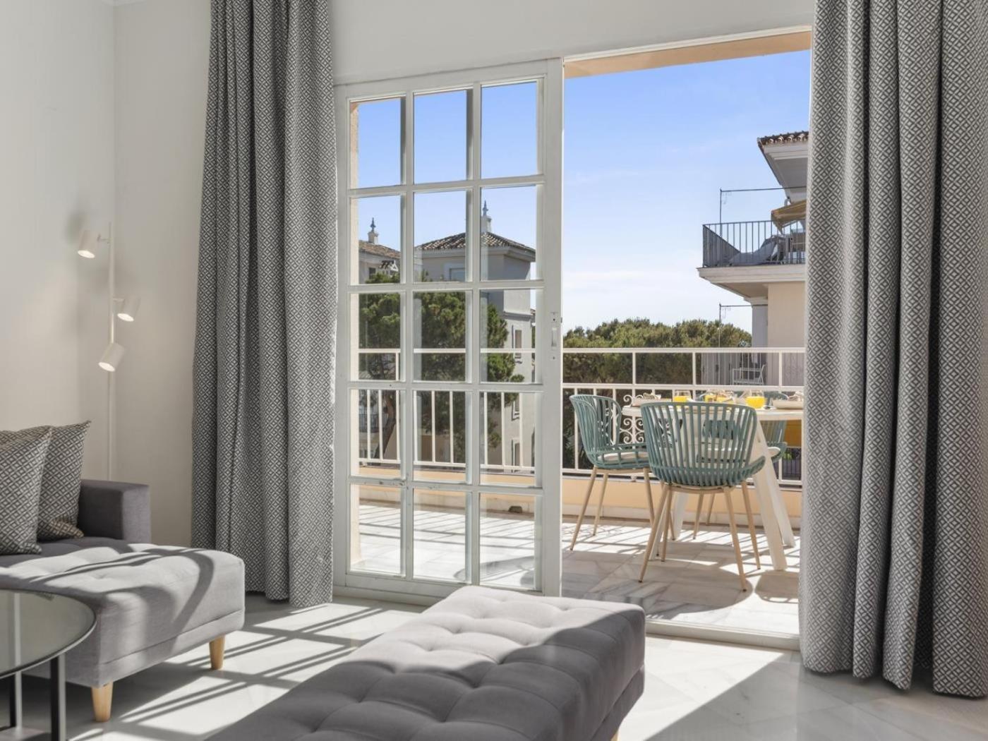 Apartamento ático De 2 Dormitorios En Andalucía Del Mar Marbella
