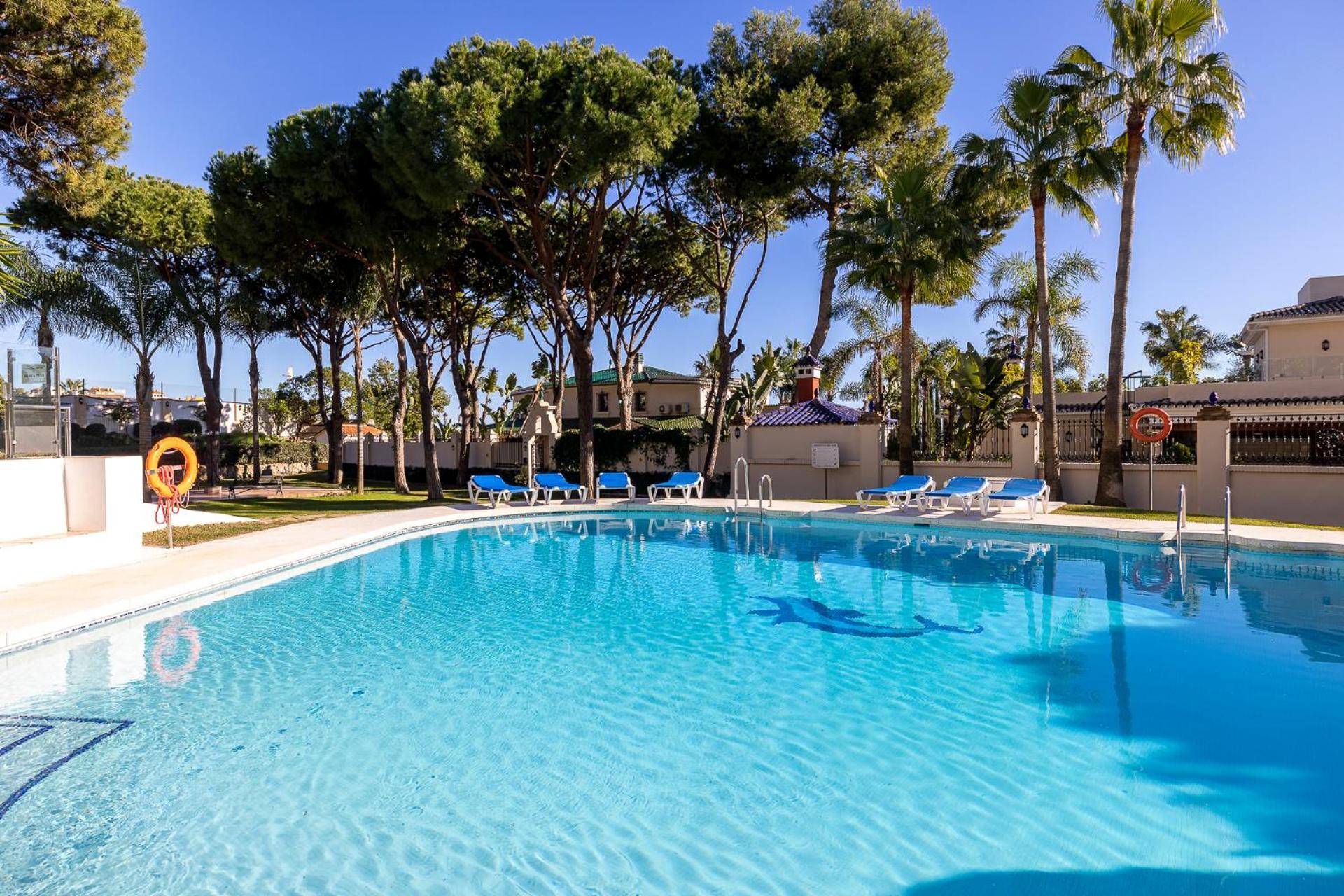 ático De 2 Dormitorios En Andalucía Del Mar * Marbella
