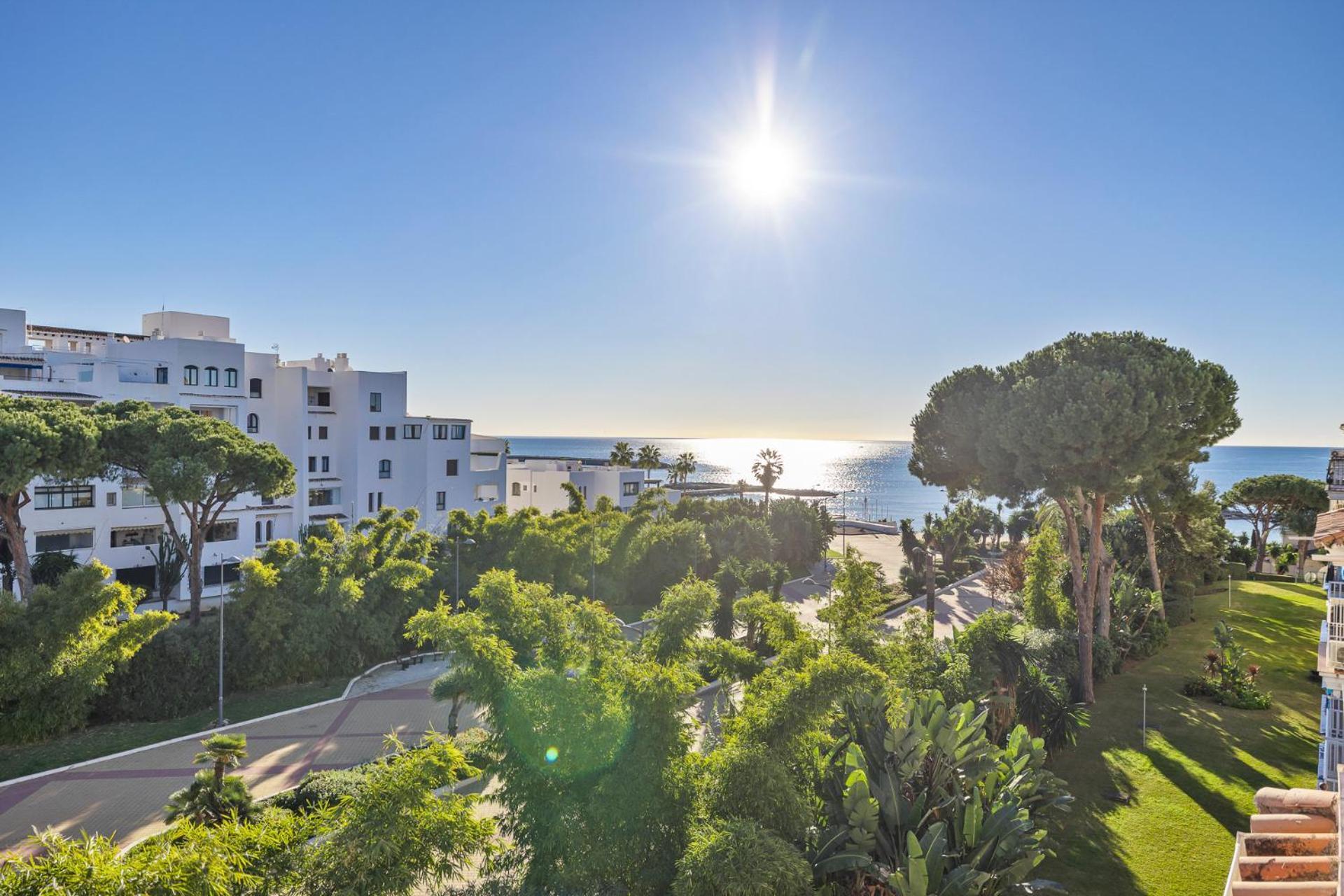 ático De 2 Dormitorios En Andalucía Del Mar Apartamento Marbella