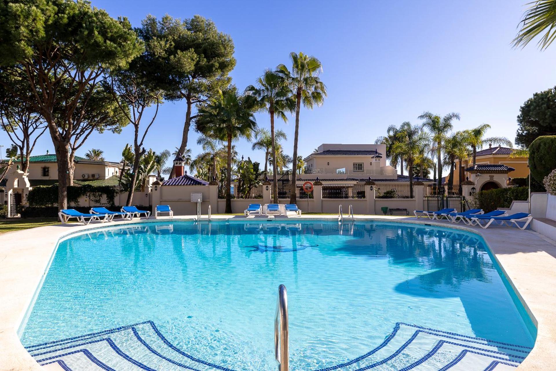 ático De 2 Dormitorios En Andalucía Del Mar * Marbella
