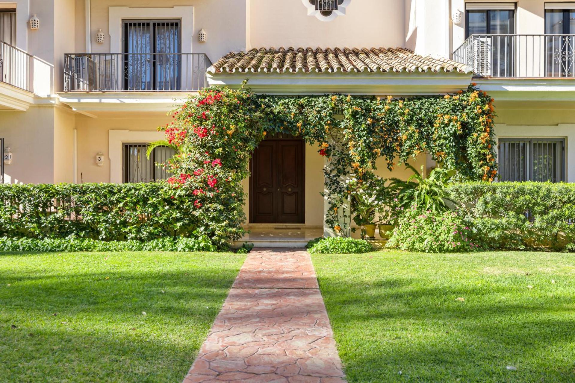 ático De 2 Dormitorios En Andalucía Del Mar * Marbella