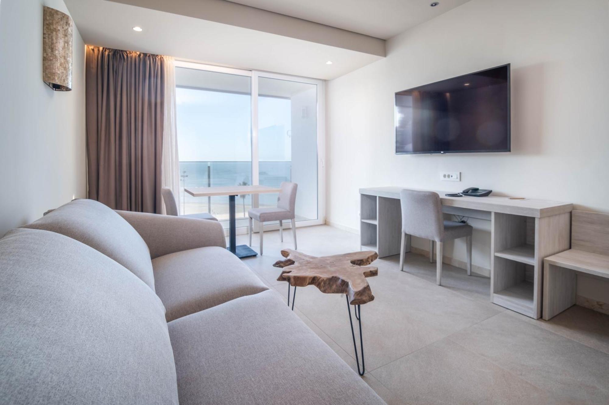 Hotel Bahia By Qhotels 4*
