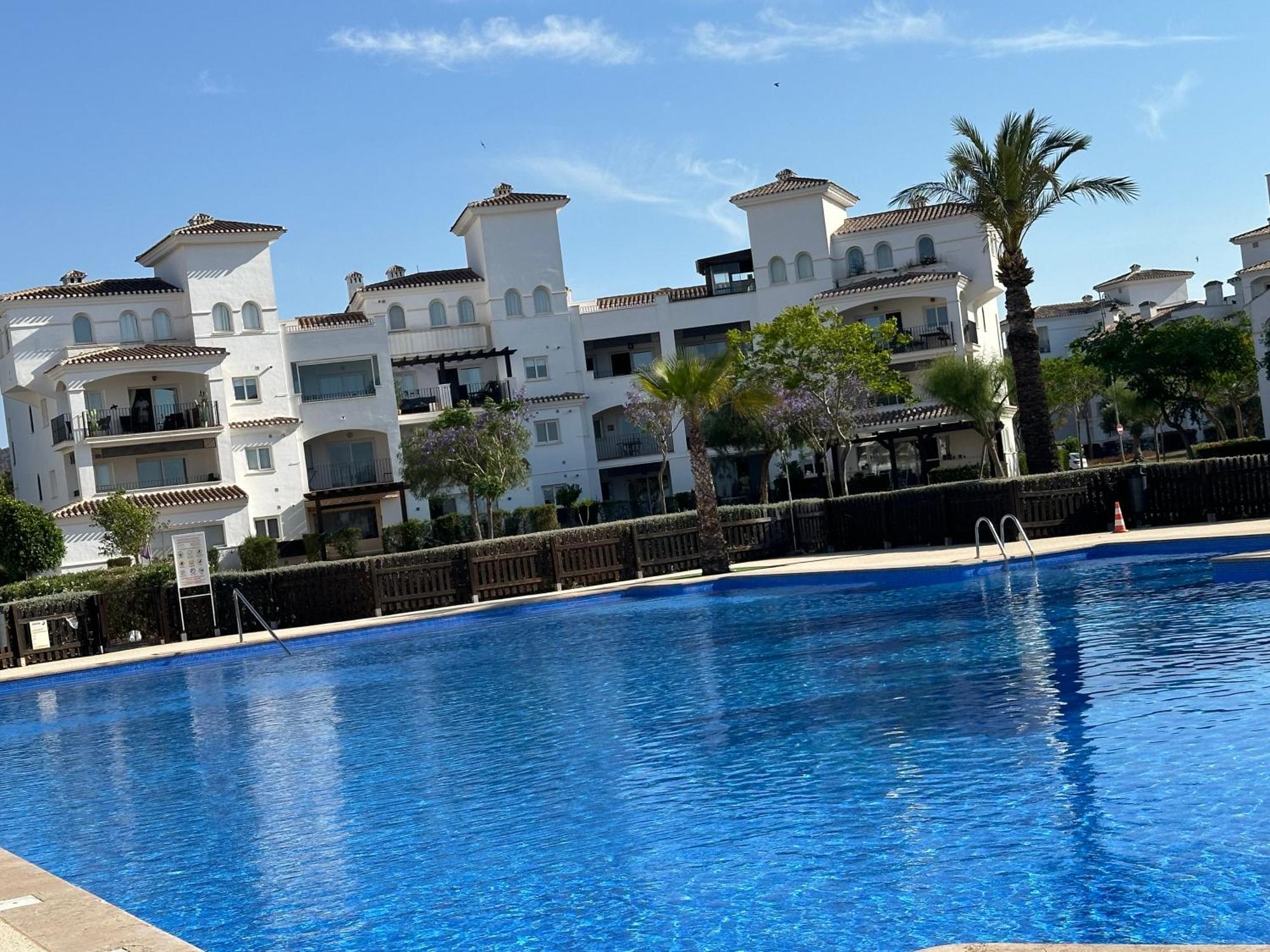Stunning With A Beautiful Pool/lake View Sucina