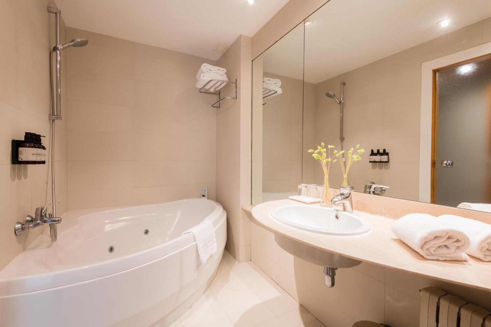 Nh Ciudad De Hotel 4*