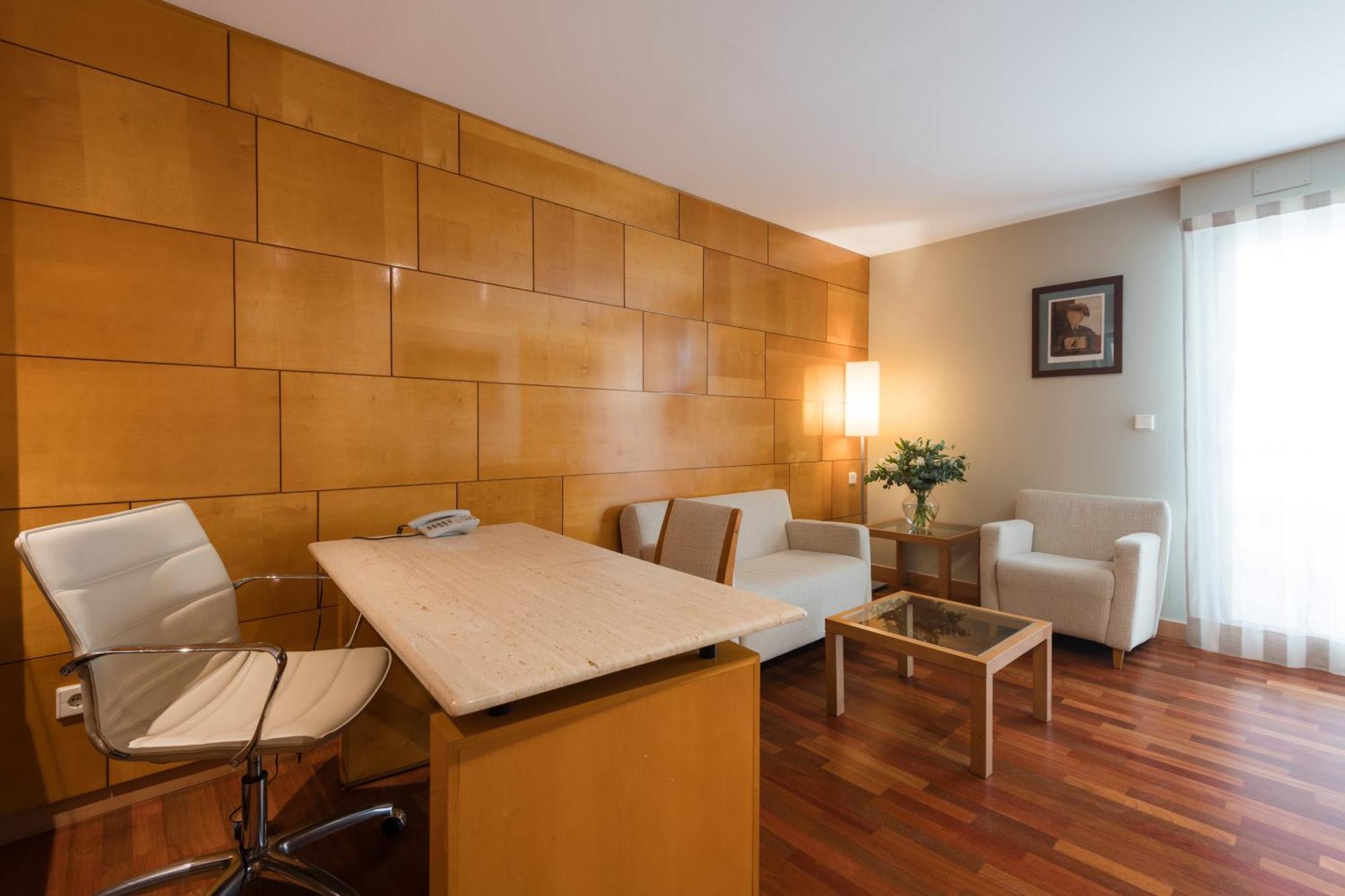 Nh Ciudad De Hotel 4*