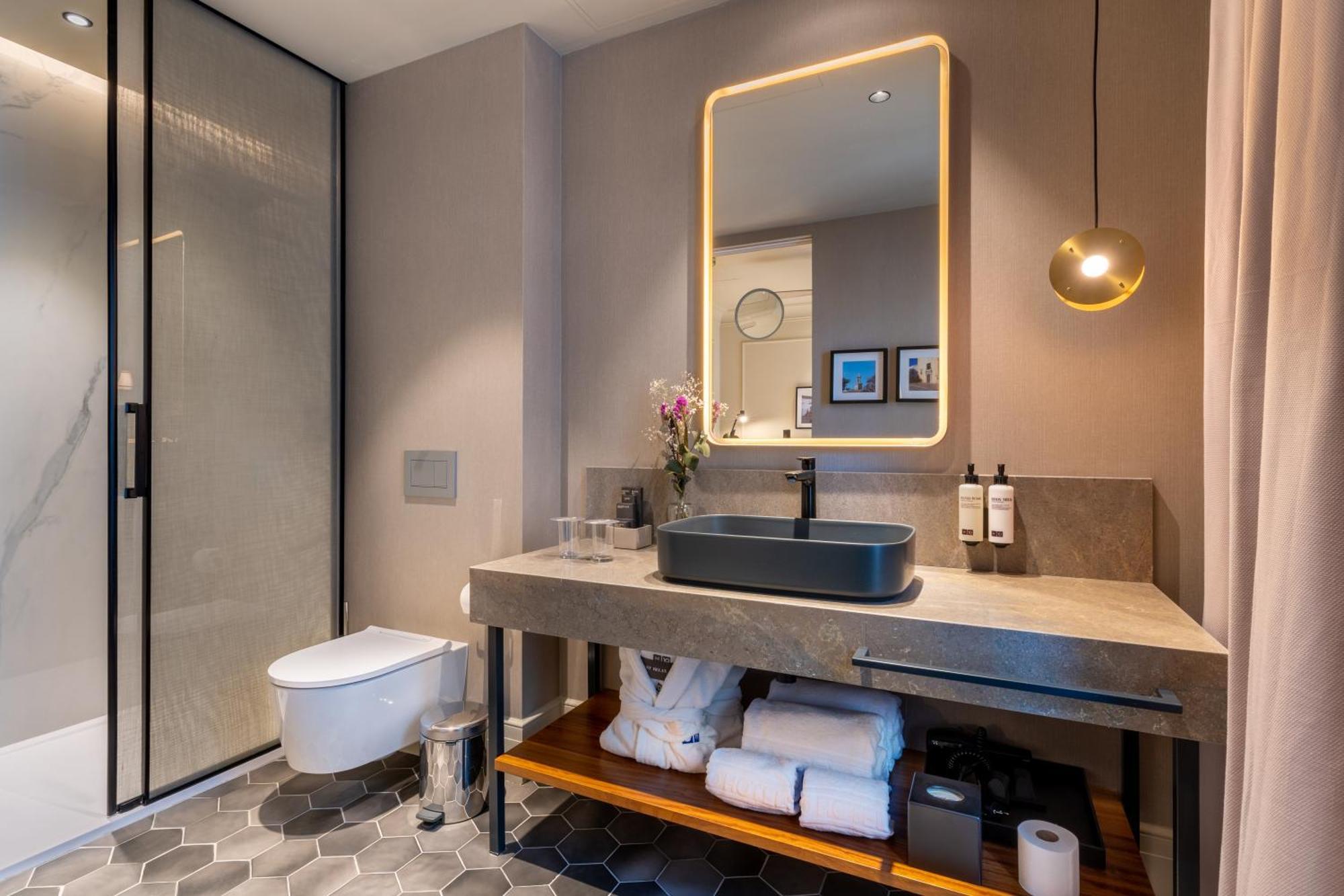 H10 Palacio Colomera Hotel 4*