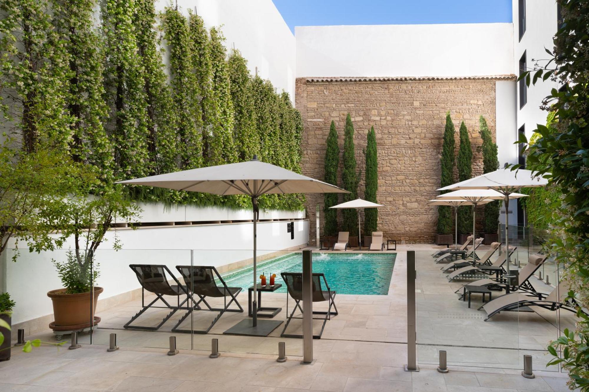H10 Palacio Colomera Hotel 4*
