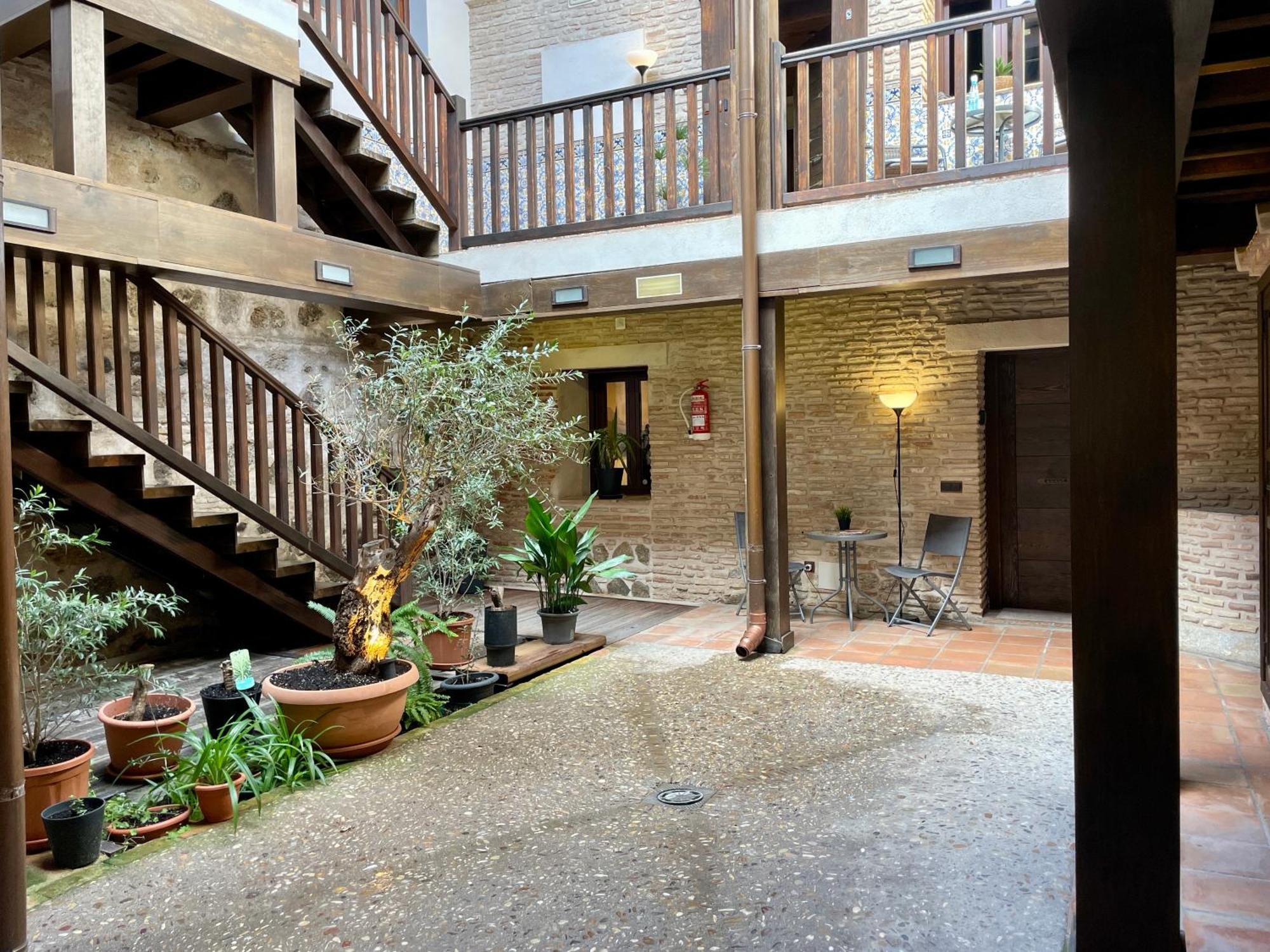 El Patio De *