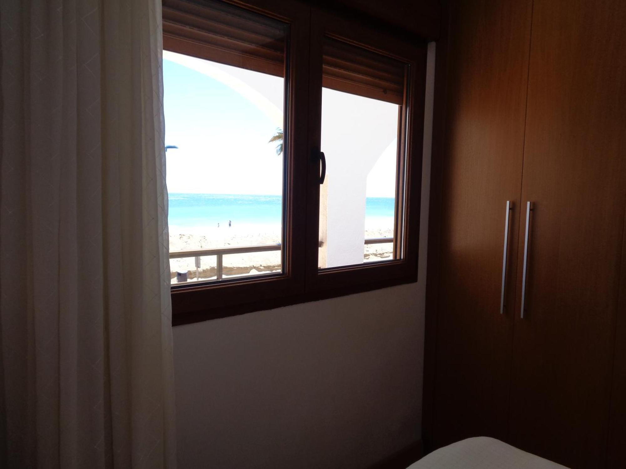 Benedicto Xiii: Beachfront With Parking & Modern Amenities