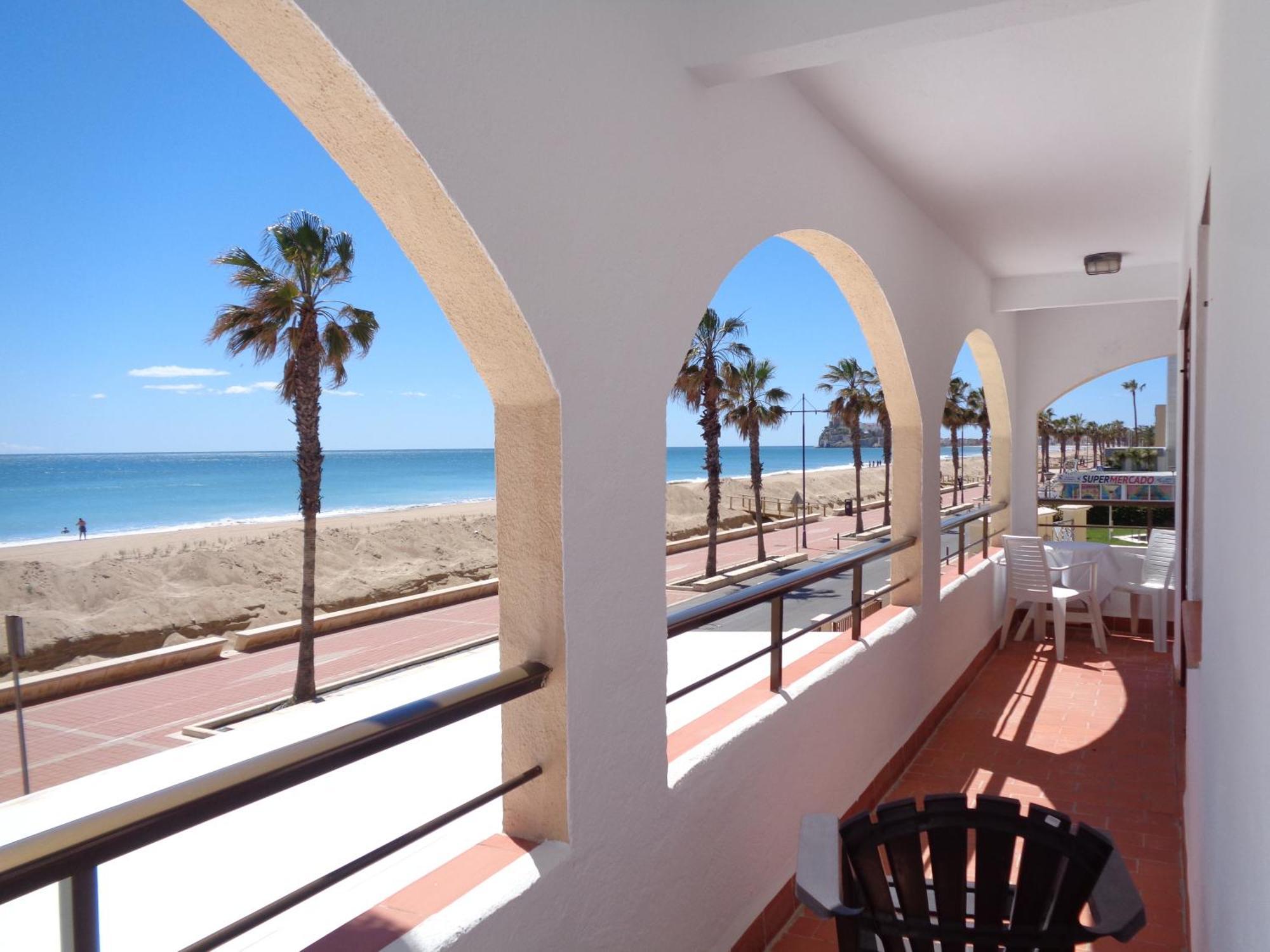 Benedicto Xiii: Beachfront With Parking & Modern Amenities Peniscola