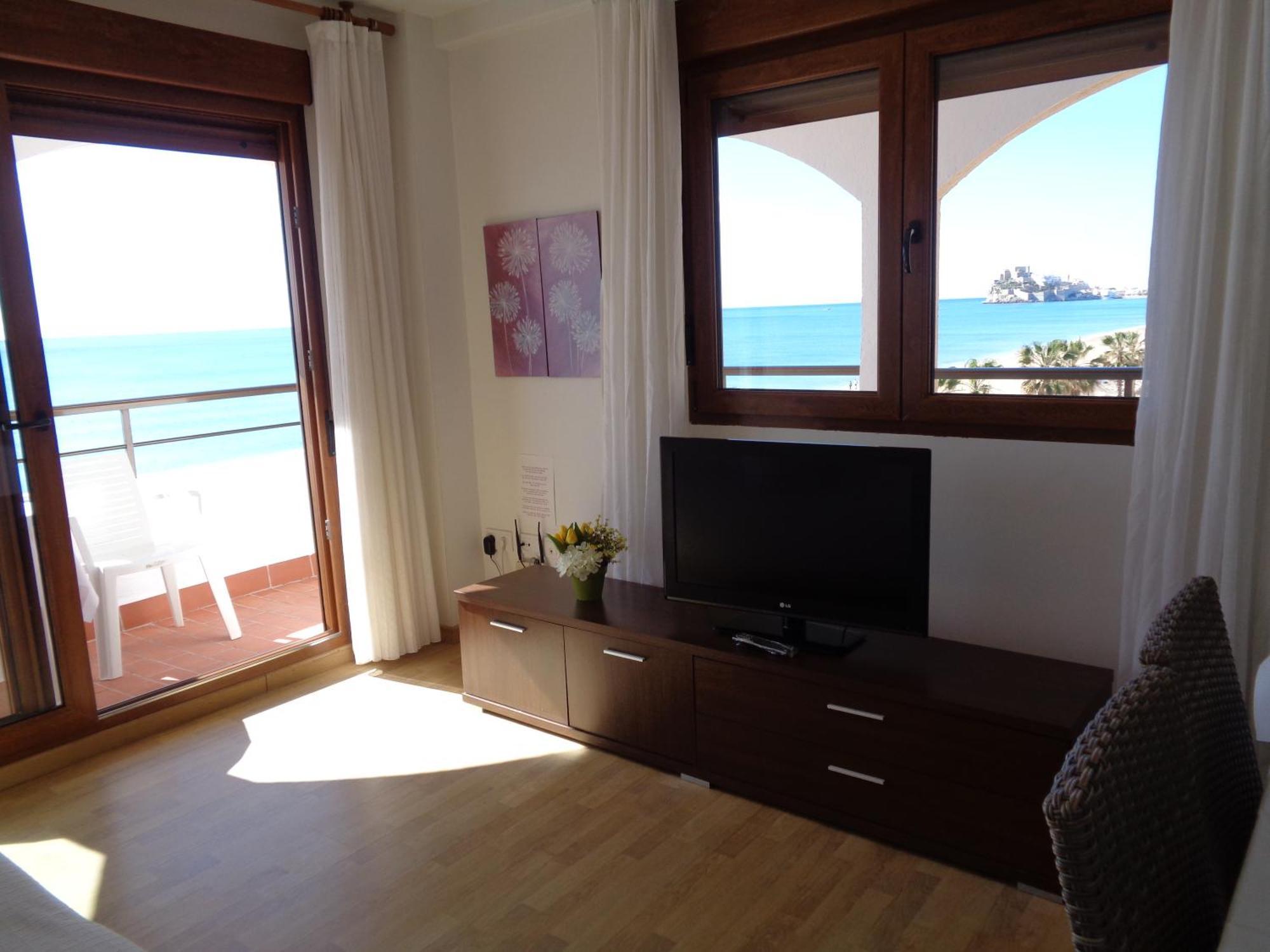 Benedicto Xiii: Beachfront With Parking & Modern Amenities
