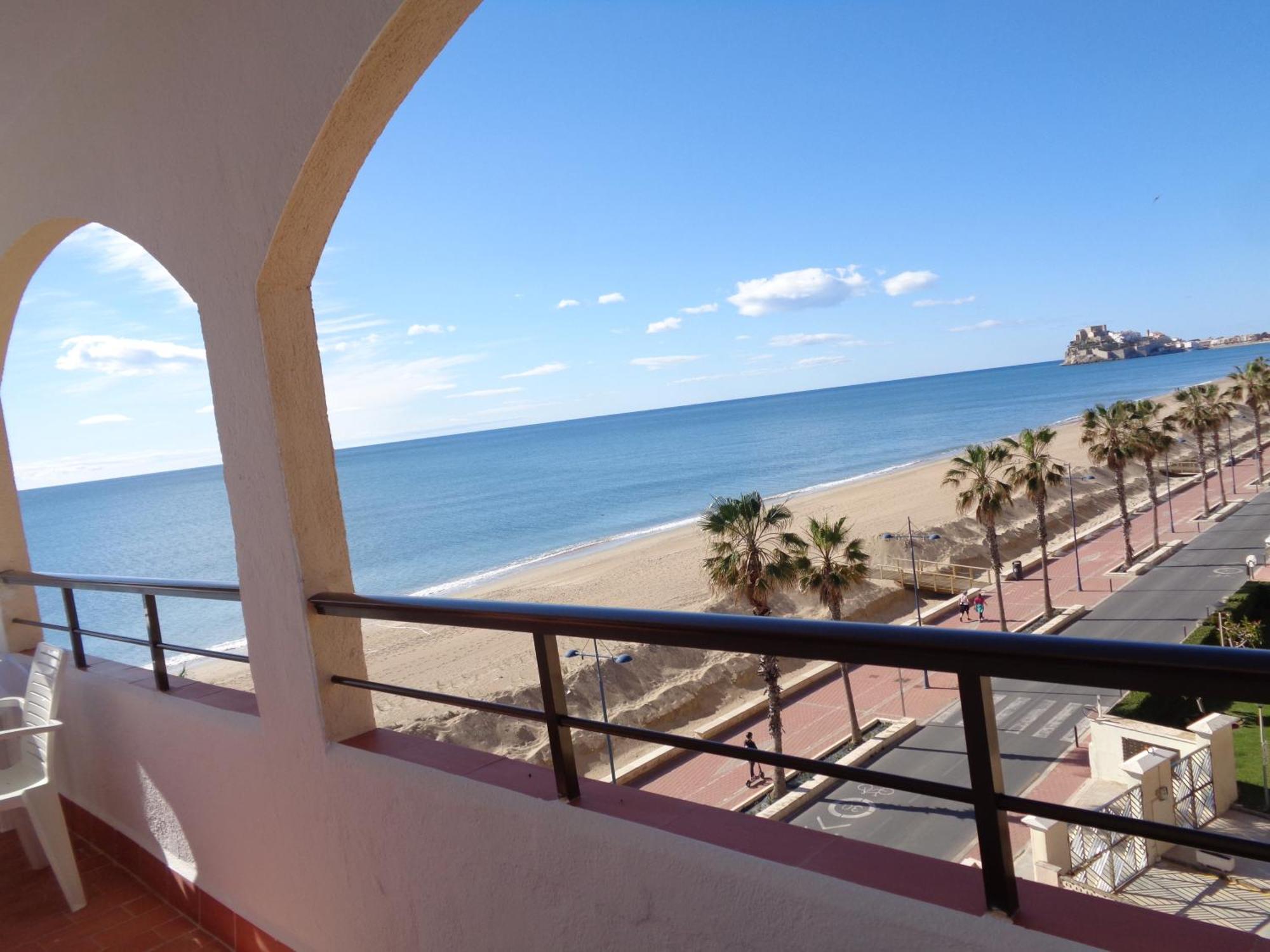 Benedicto Xiii: Beachfront With Parking & Modern Amenities