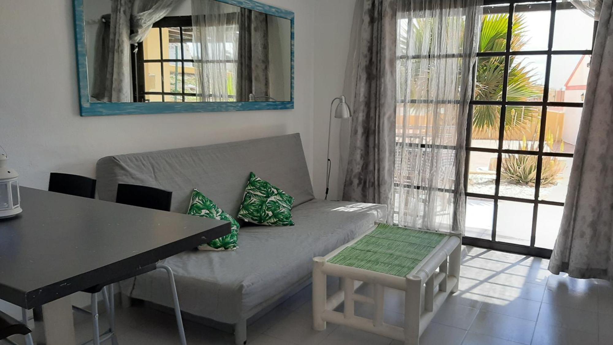 Oasis By The Pool Apartment