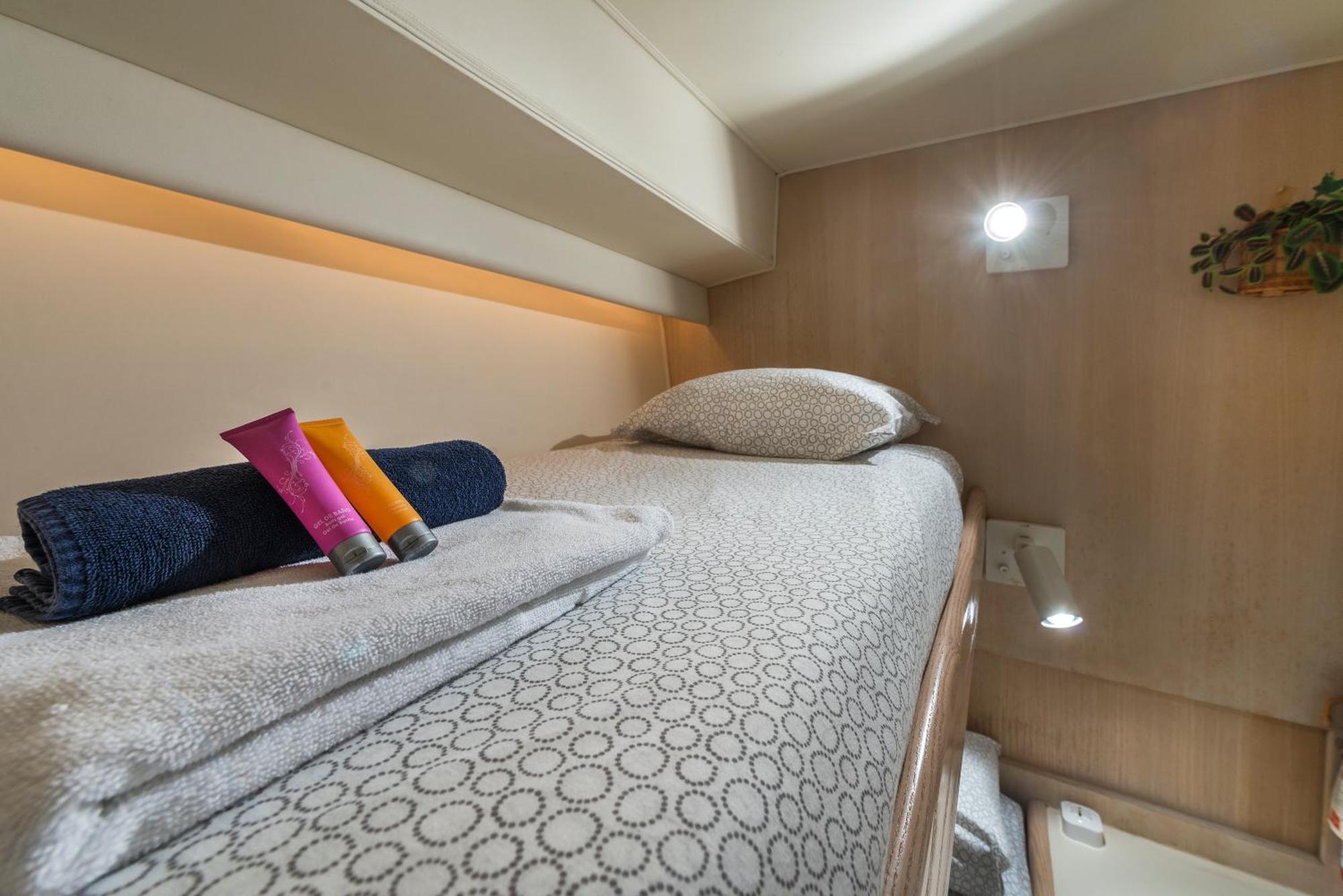 Boat Barcelona Hotel en barco