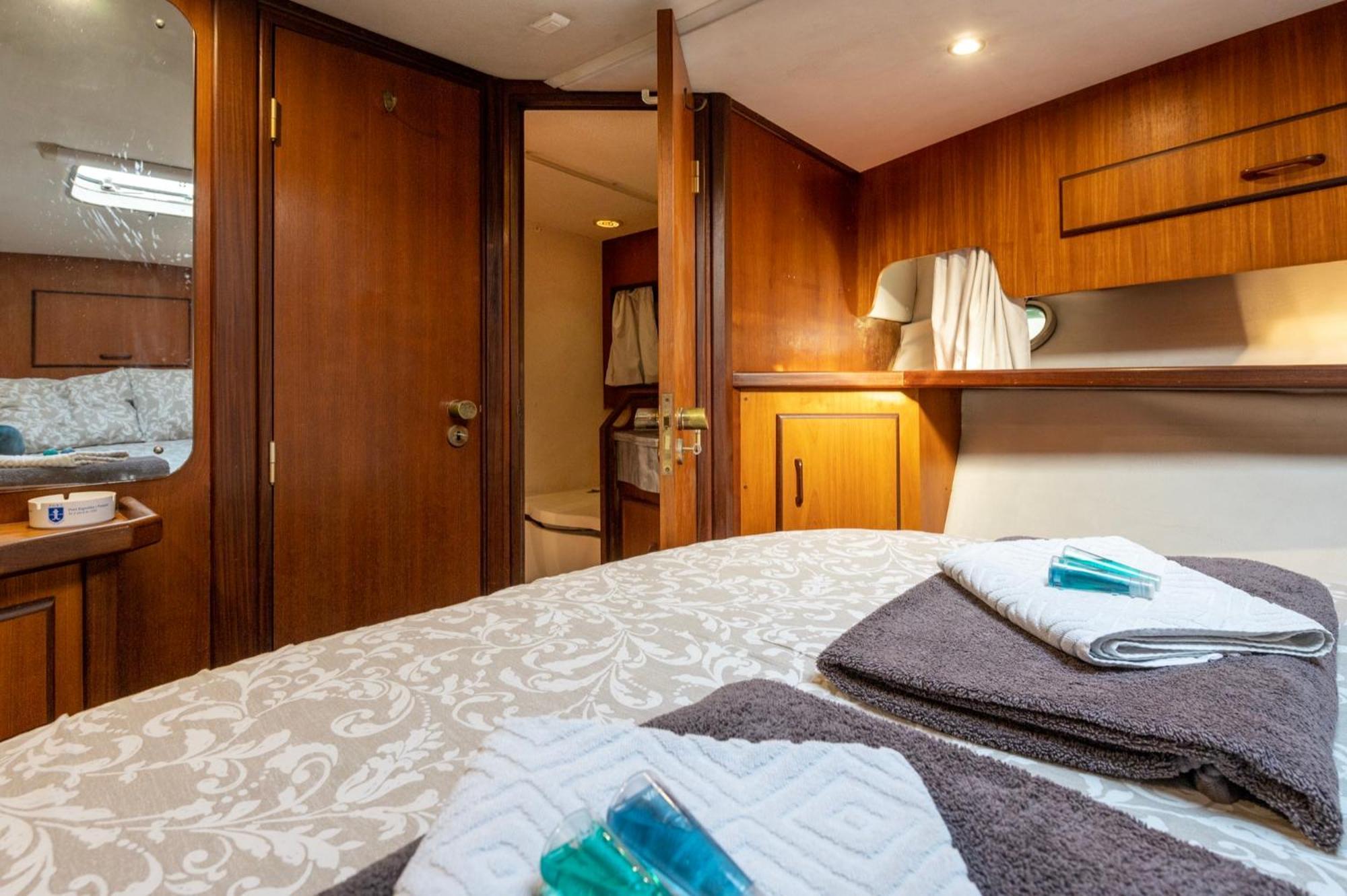 Hotel en barco Boat Barcelona *