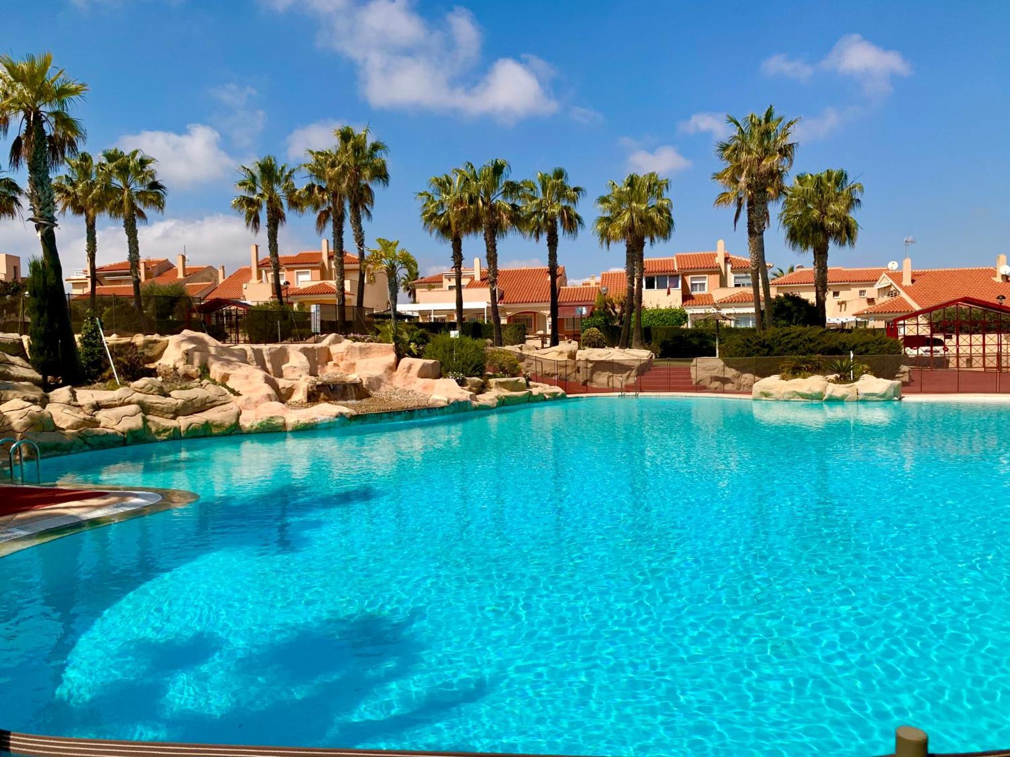 8 Familiar Con Piscina Holiday home