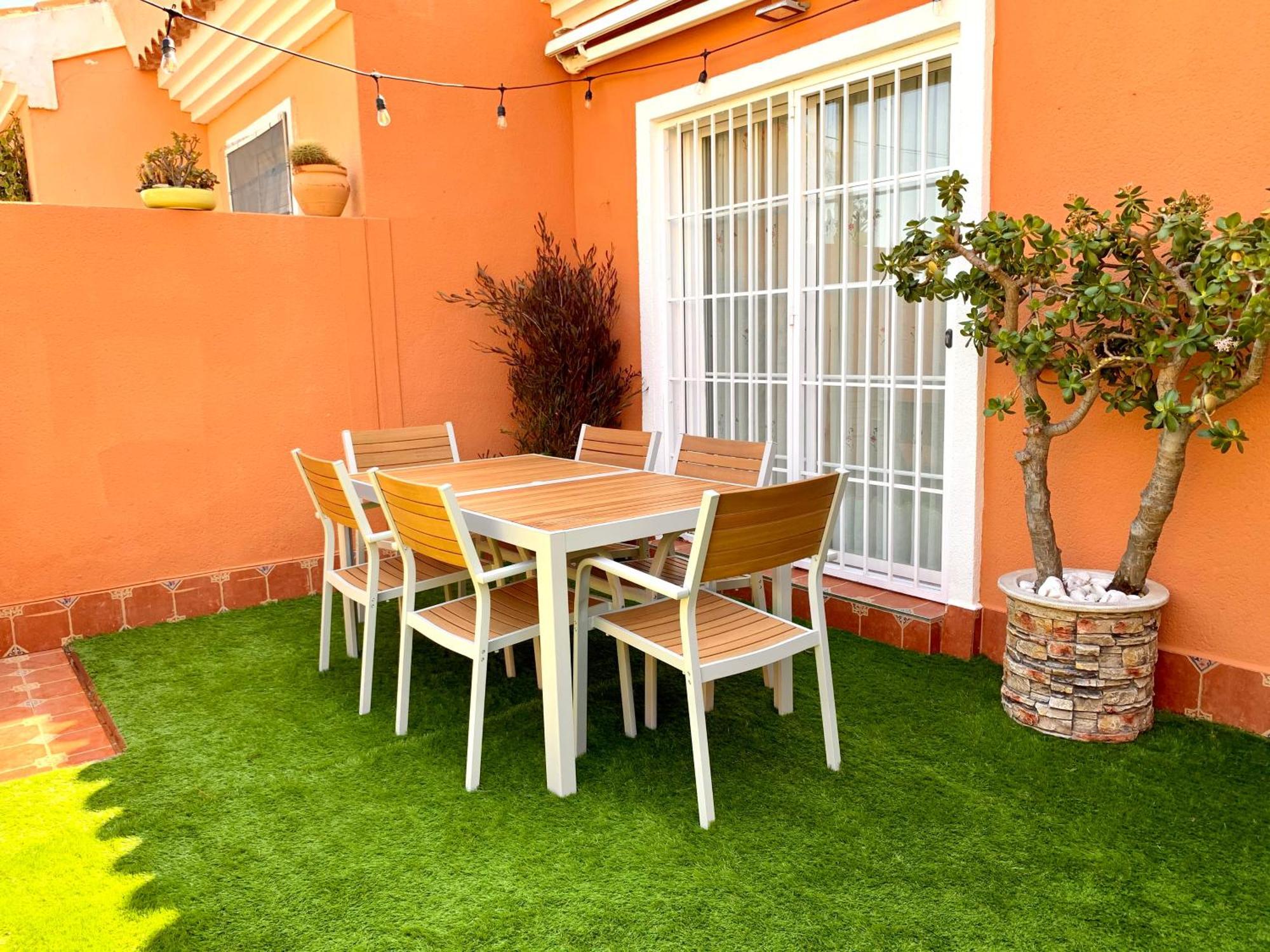 8 Familiar Con Piscina Holiday home