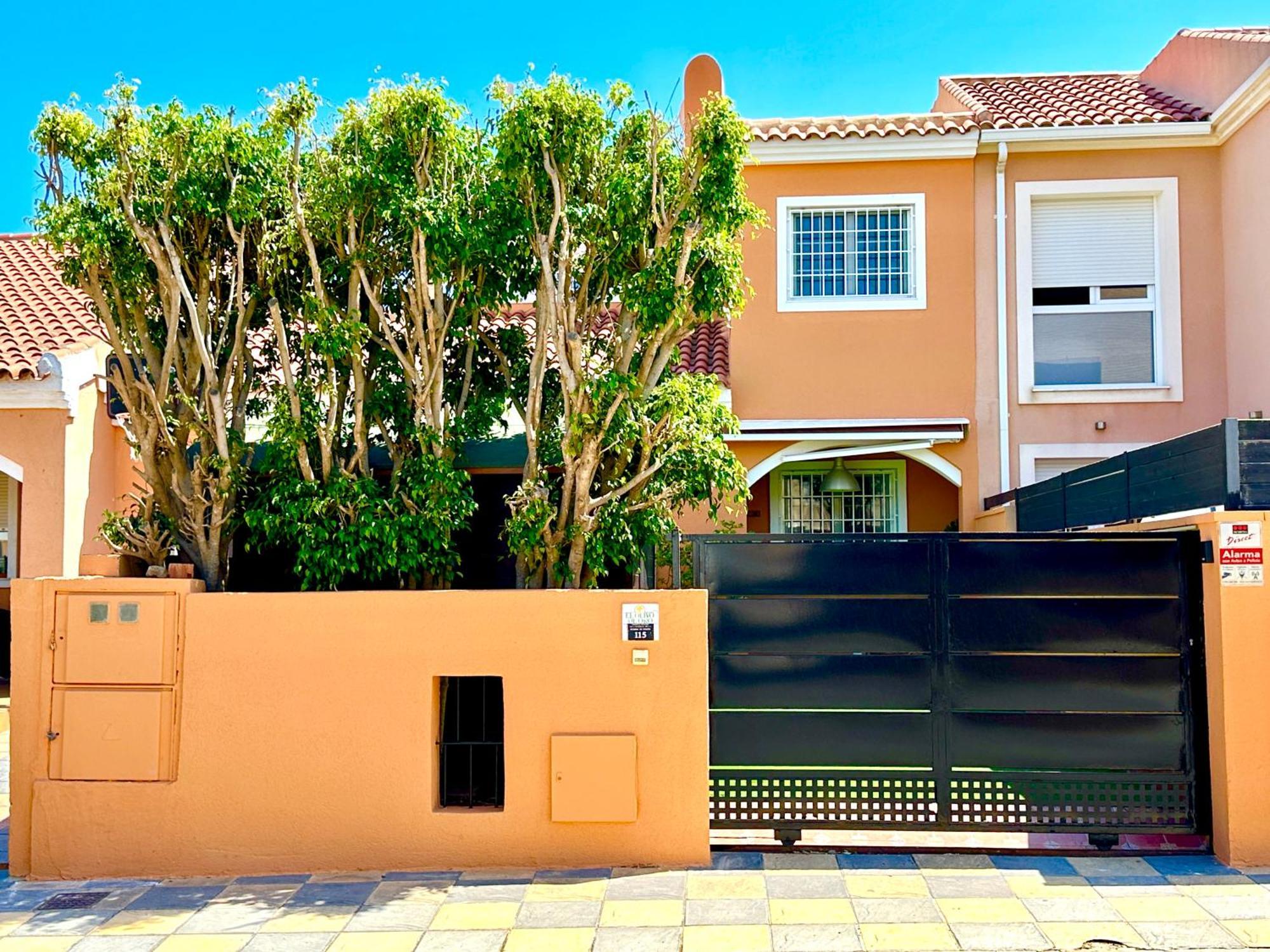 8 Familiar Con Piscina Holiday home *
