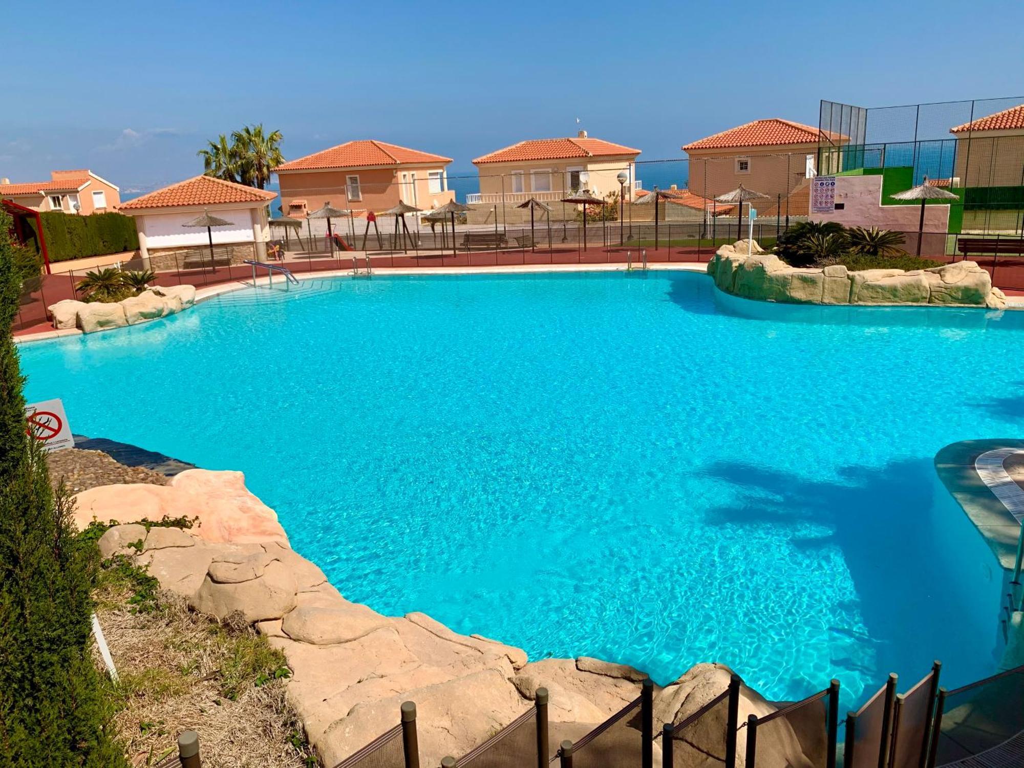 8 Familiar Con Piscina Holiday home