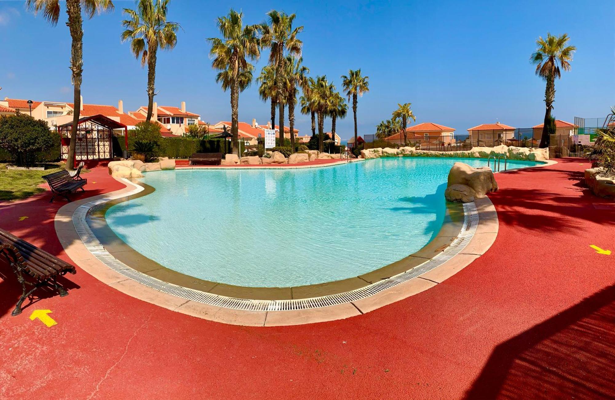 8 Familiar Con Piscina Holiday home