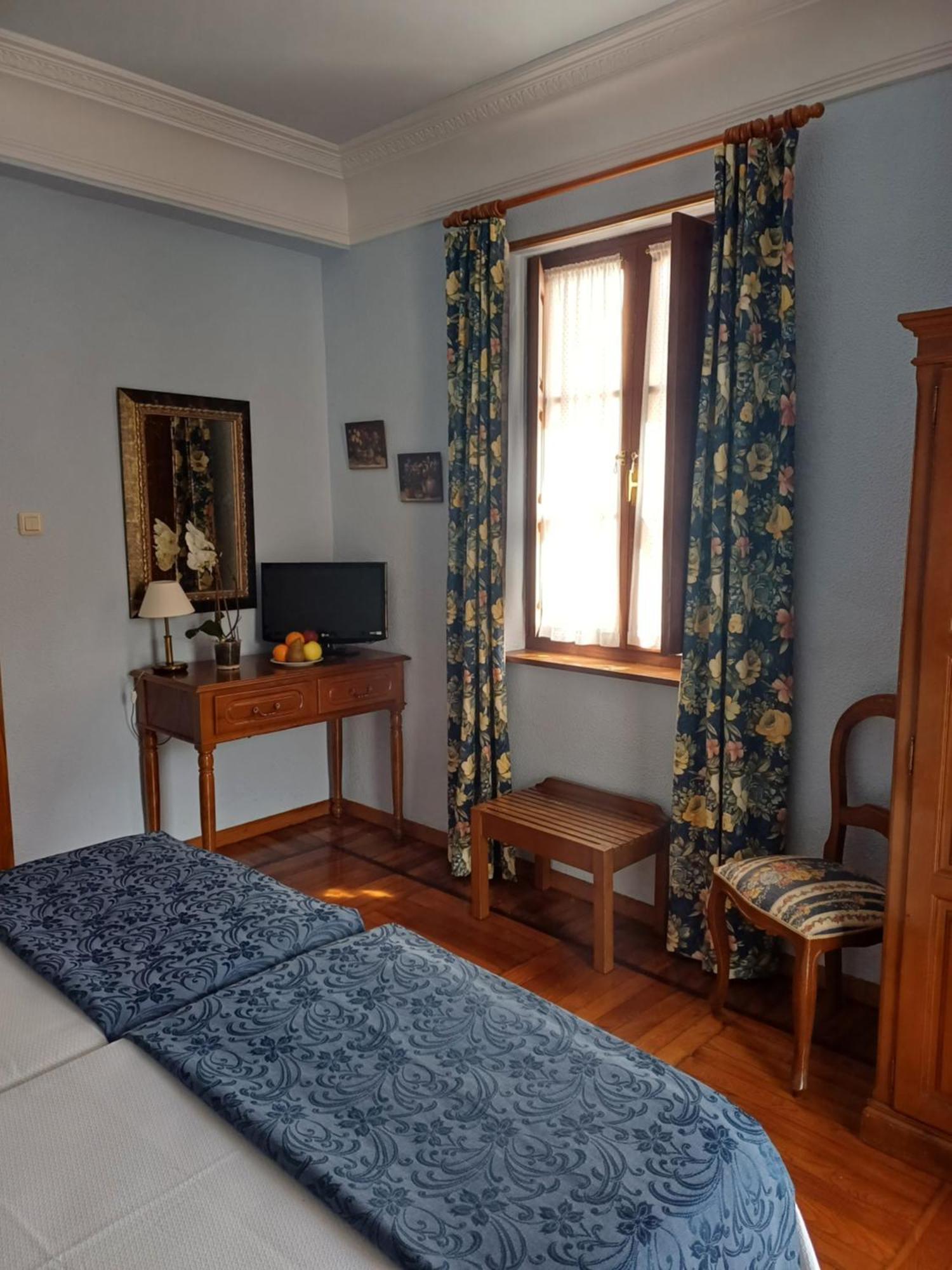Hotel Elena Panes