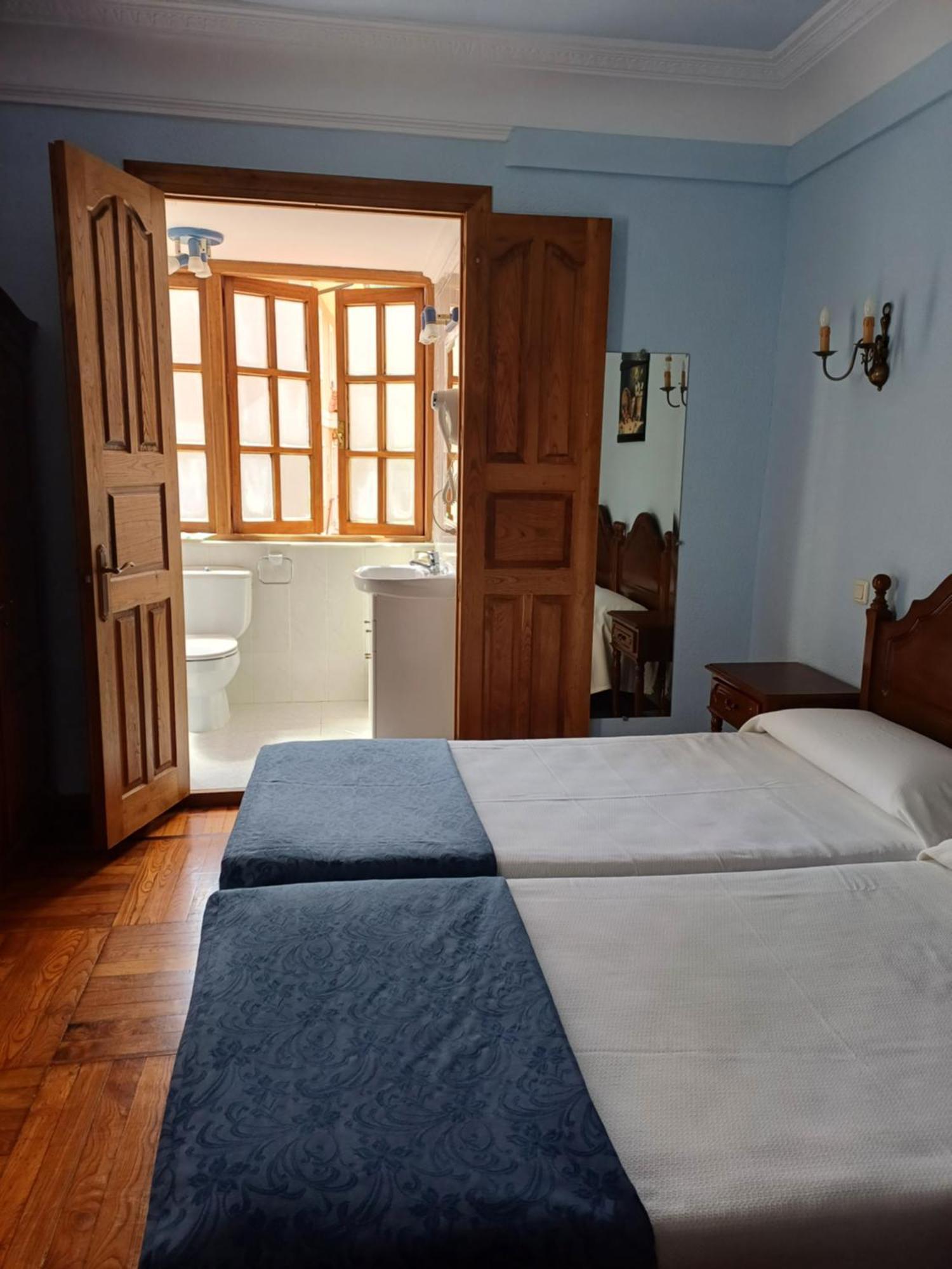 Elena Hotel *