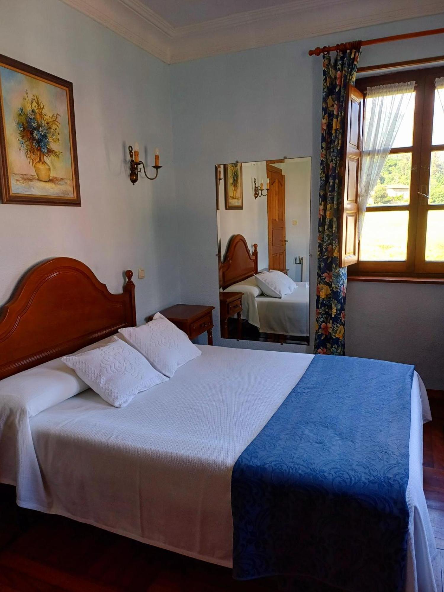 Elena Hotel *