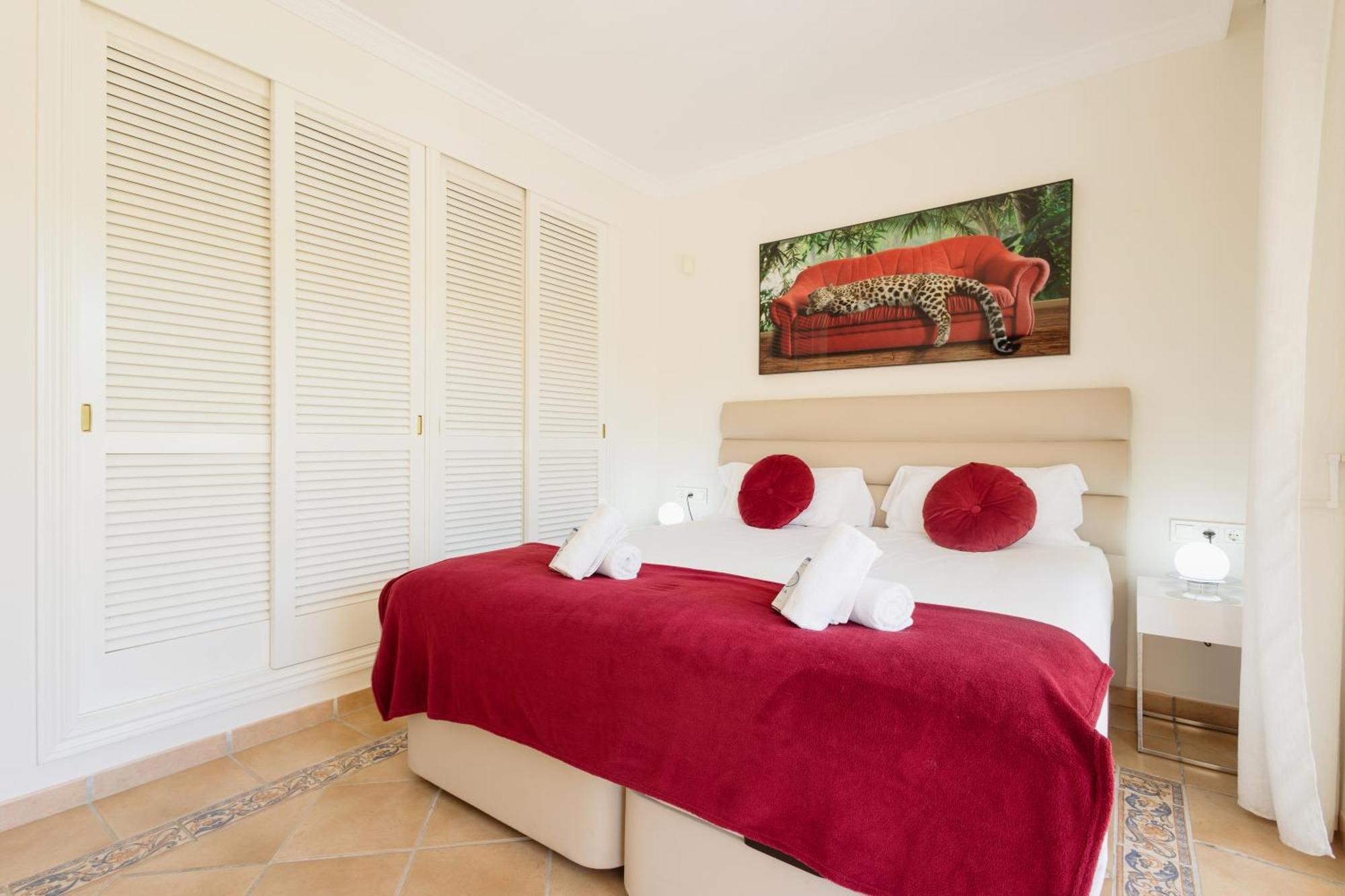 Apartment 2 Bedroom Next To The In Elviria, *