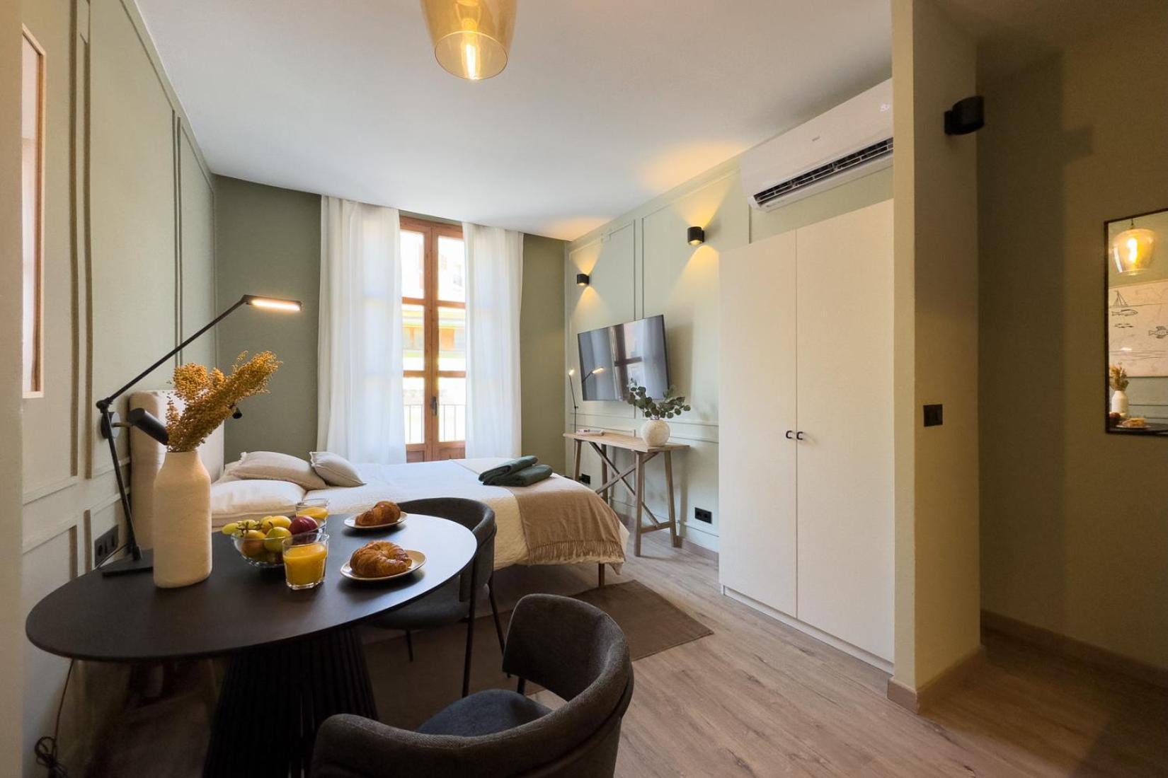Beautiful & Comfy City Center Apartment