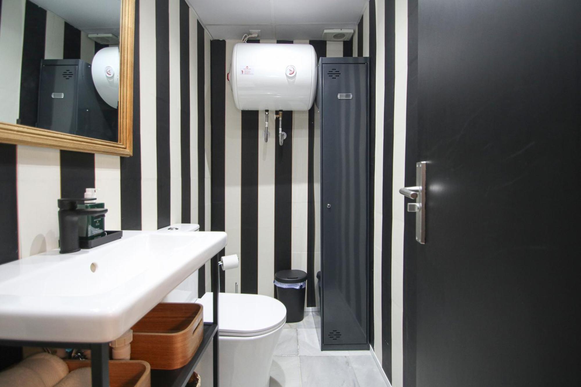 New! Luxurious & Chic Duplex Next To The Cathedral Apartment