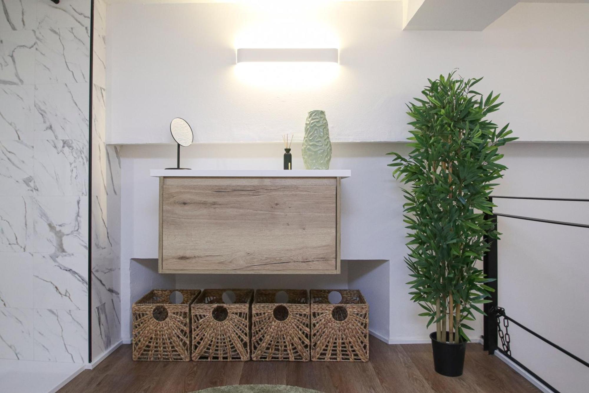 New! Luxurious & Chic Duplex Next To The Cathedral Apartment *