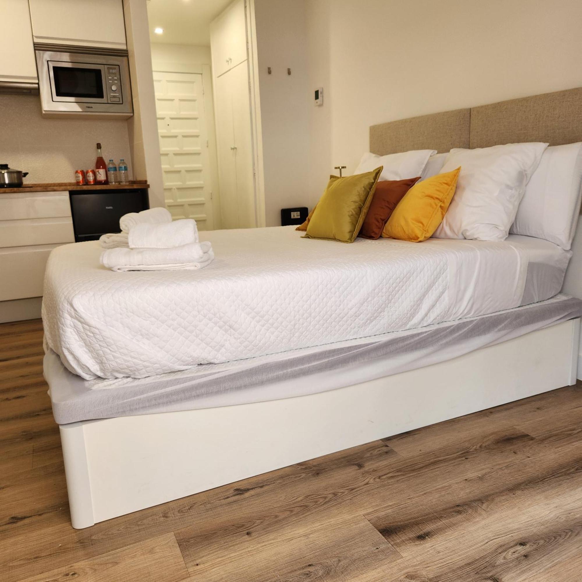 Apartment Modern 5 Min To & Dining *