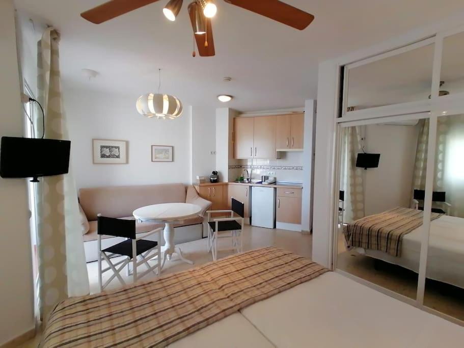 Palm - La Carihuela Apartment Torremolinos