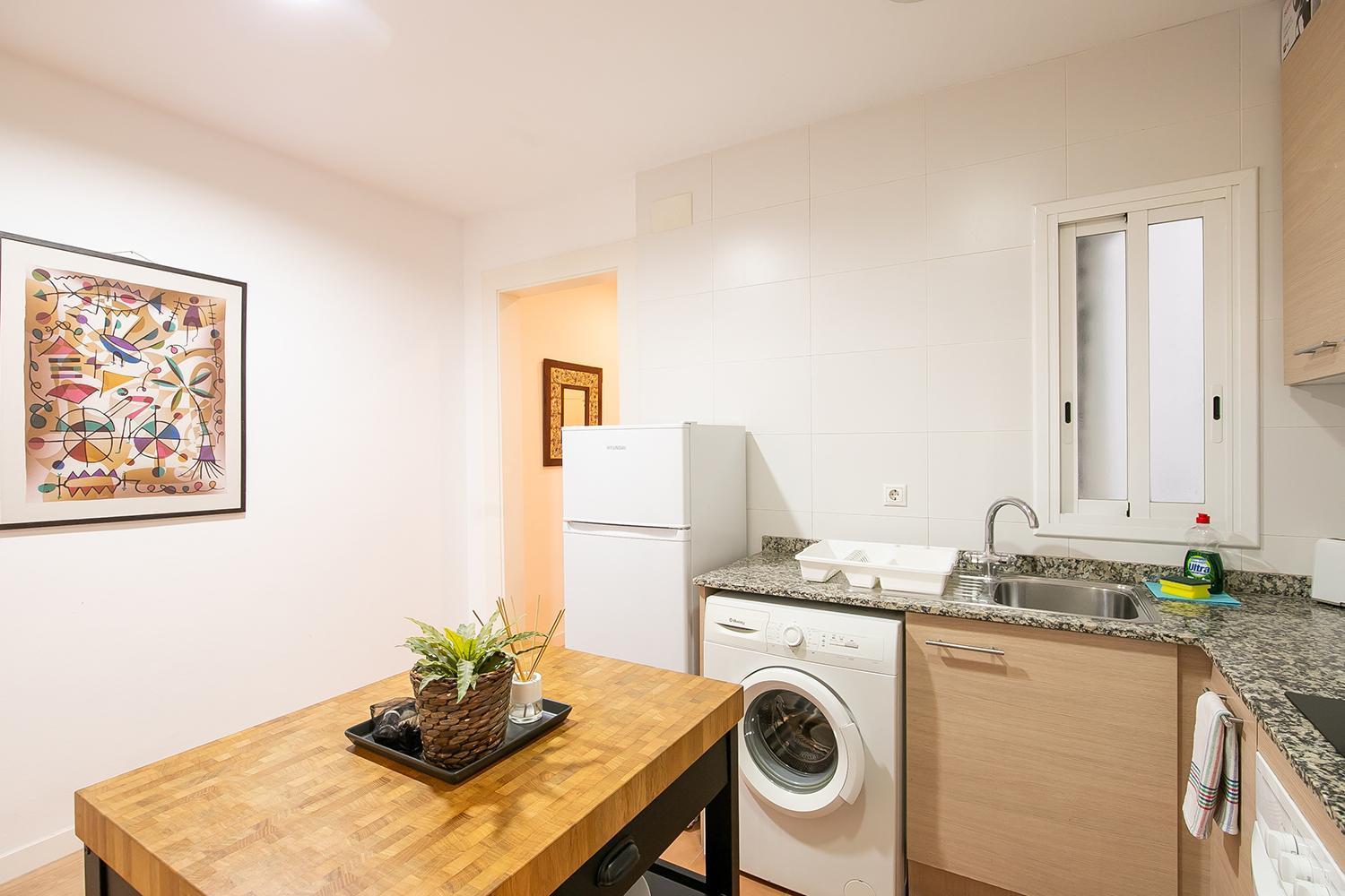 Beautiful With Terrace In Apartment *