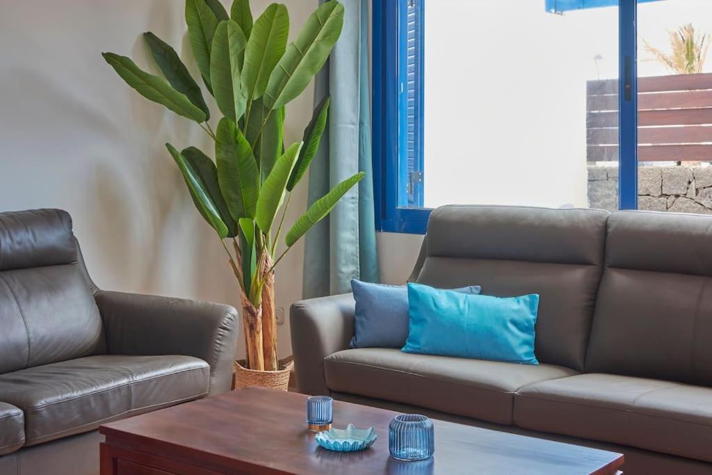 Maria Del Mar 2 Minutes To Supermarkets, 10 Minutes To Marina Rubicon, Pool, High Speed Wifi Сasa de vacaciones