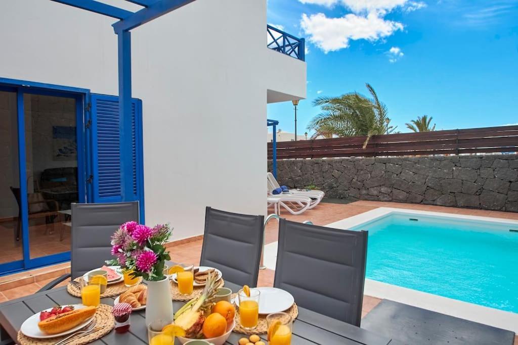 Maria Del Mar 2 Minutes To Supermarkets, 10 Minutes To Marina Rubicon, Pool, High Speed Wifi Сasa de vacaciones