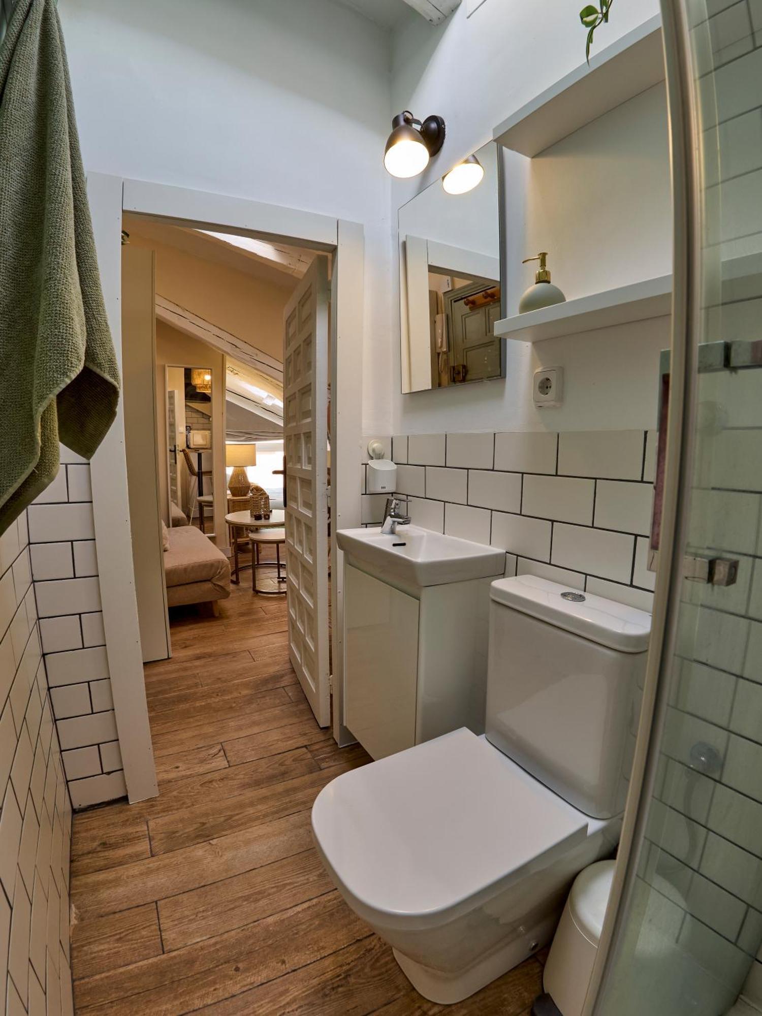 Apartamento Encantador Atico En El Centro De By Bebalmy