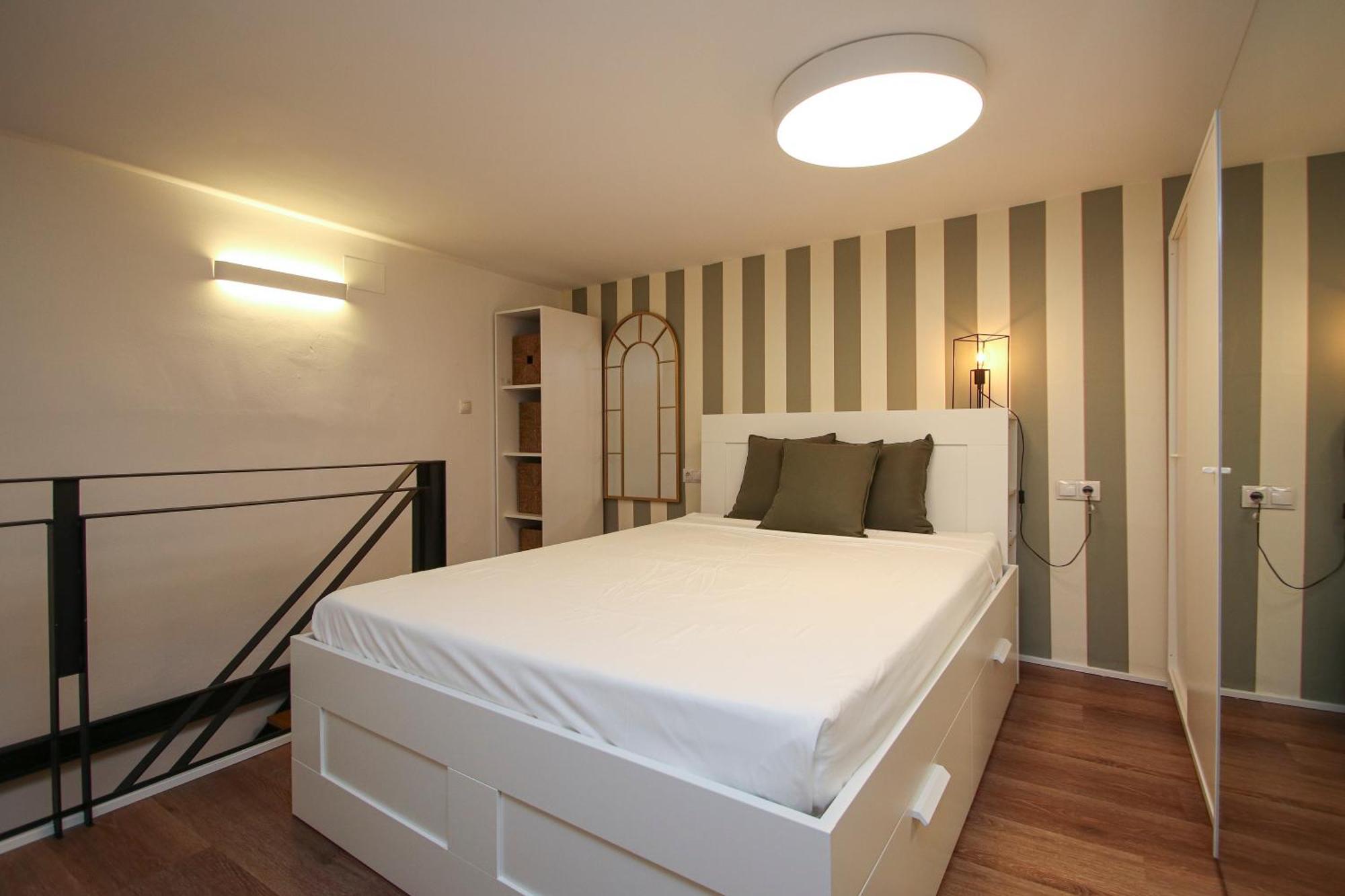 New! Luxurious & Chic Duplex Next To The Cathedral Apartment *