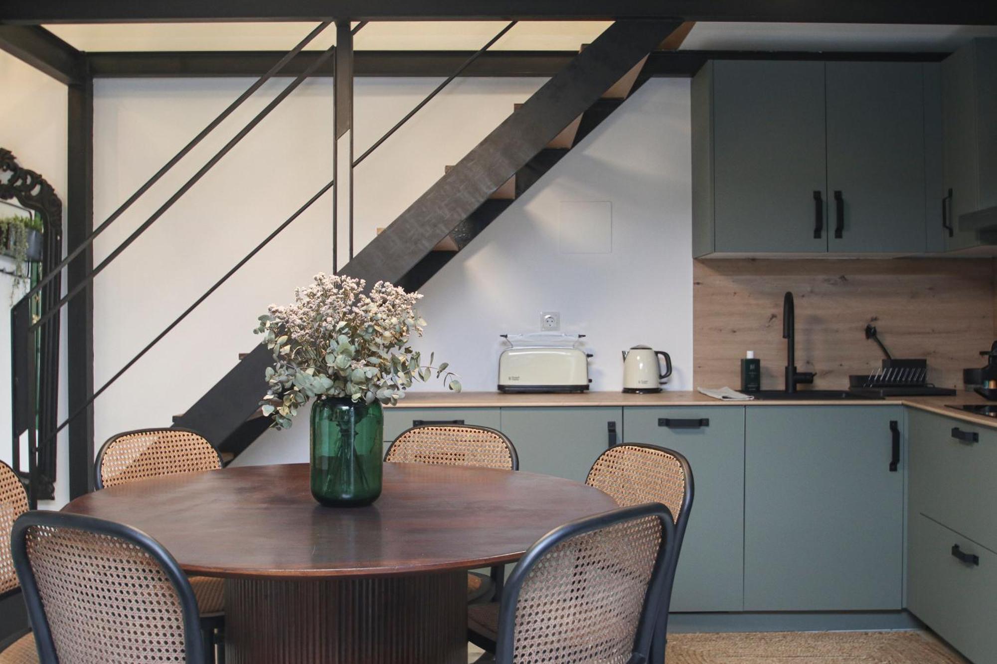 New! Luxurious & Chic Duplex Next To The Cathedral Apartment *