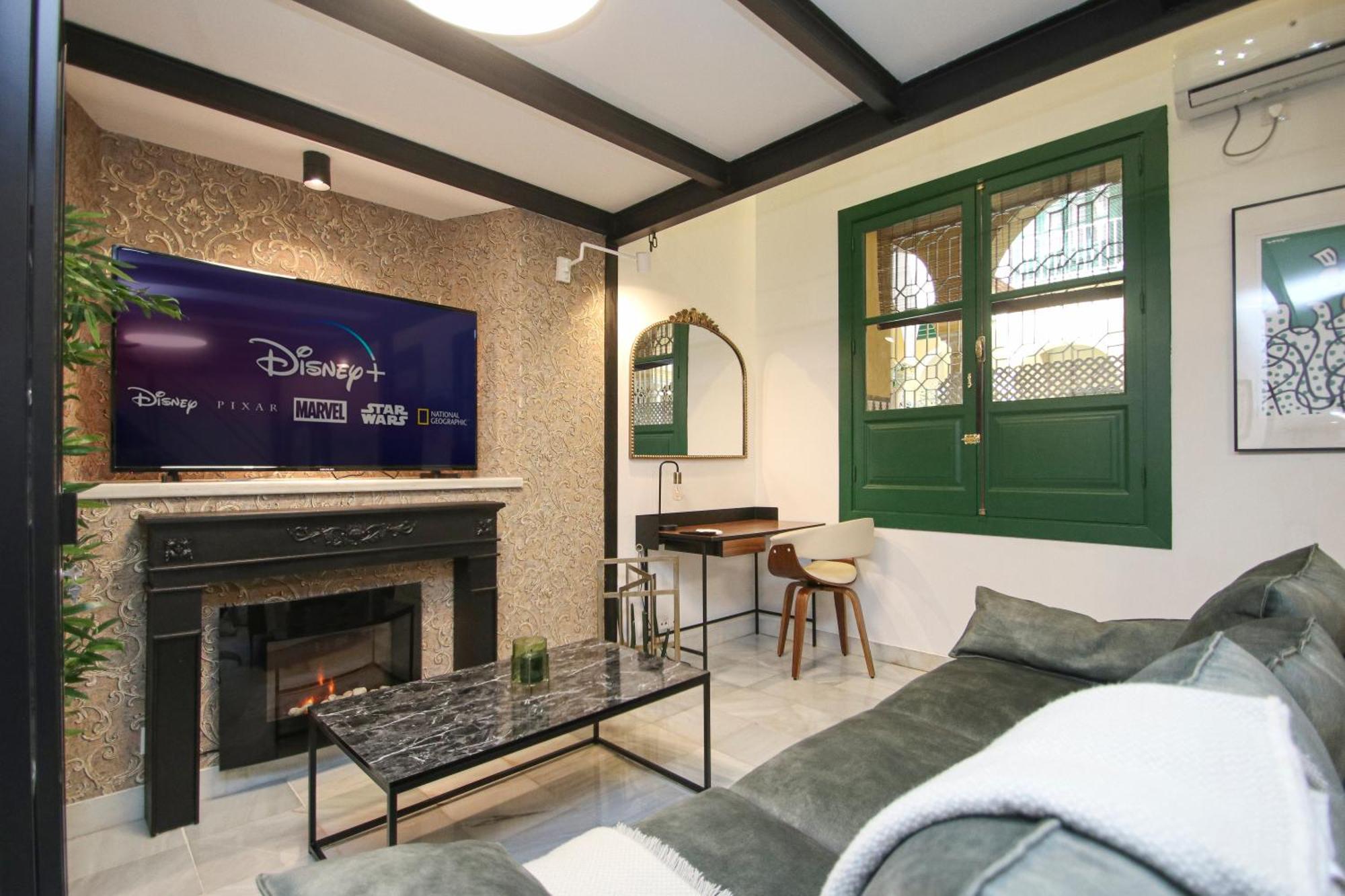 New! Luxurious & Chic Duplex Next To The Cathedral Apartment *