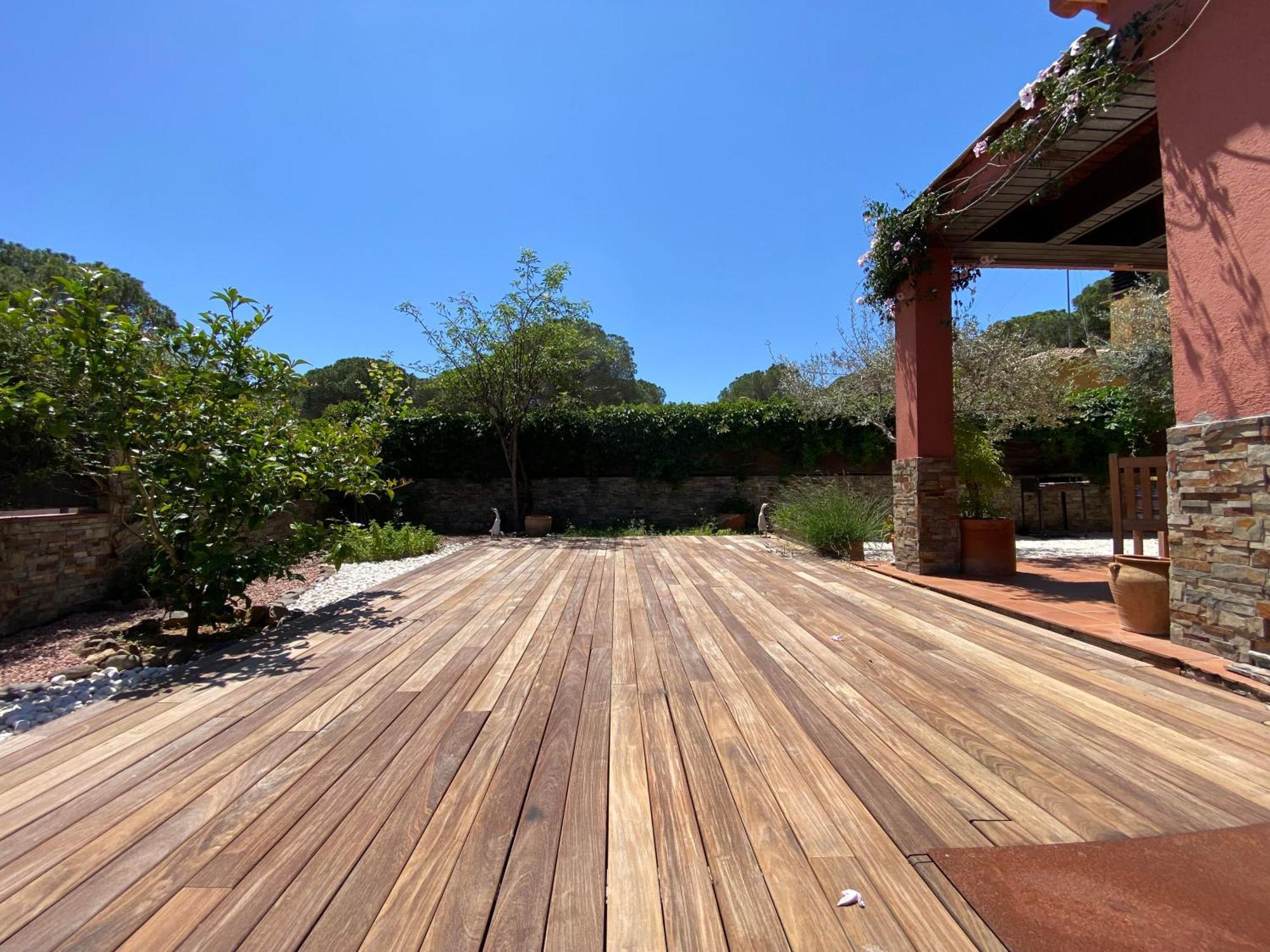 Casa Ras * Montras