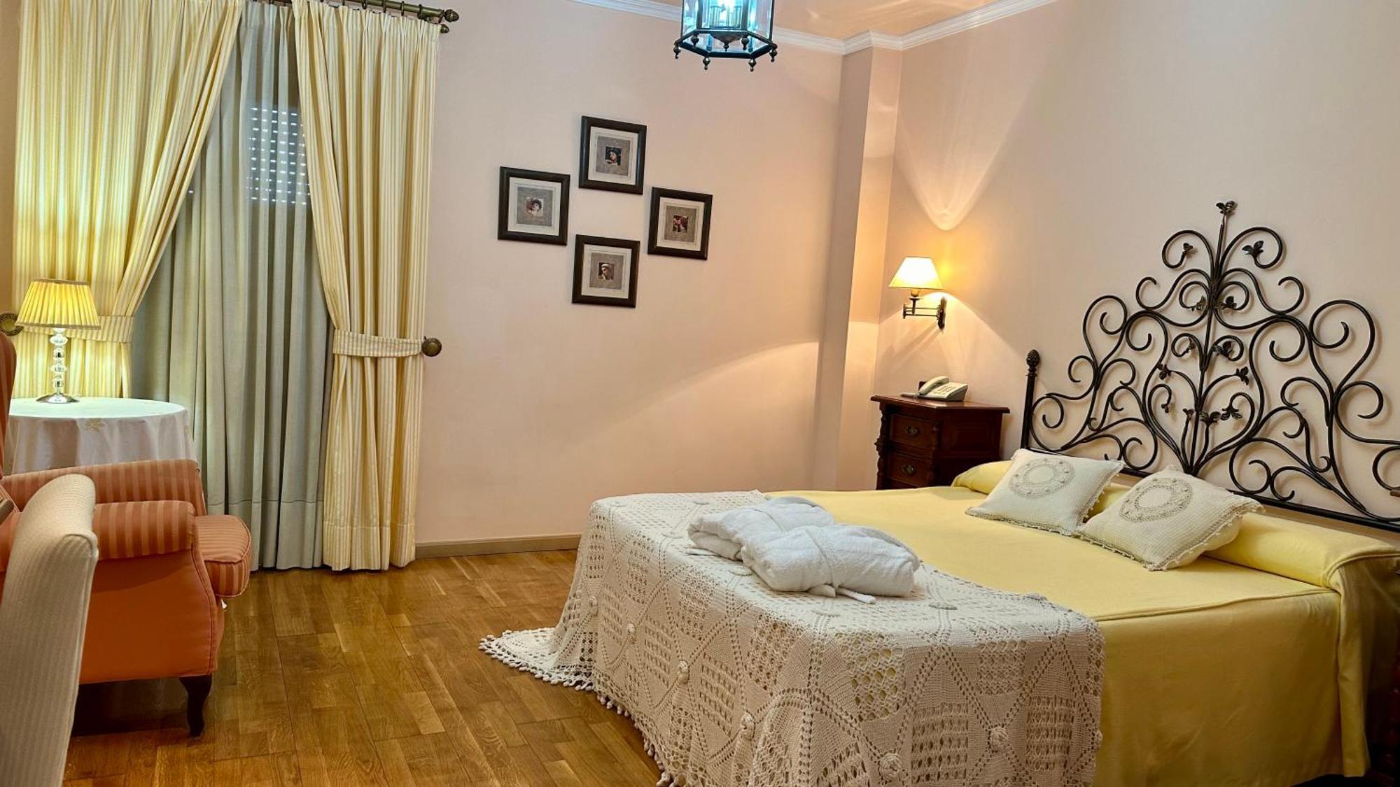El Curro Hotel 4*