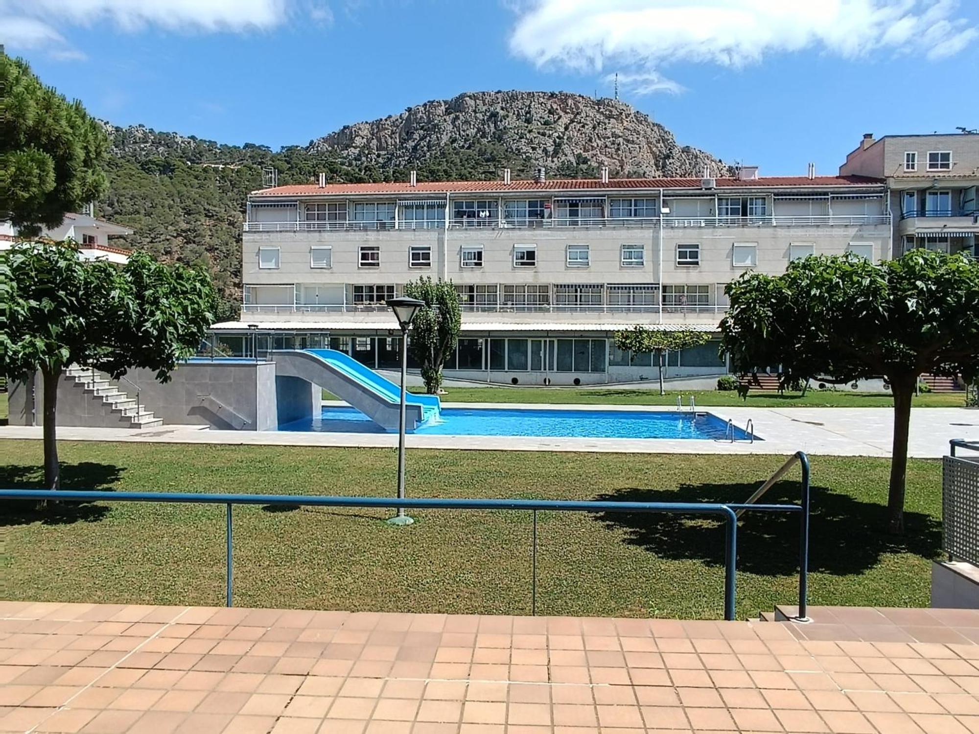 Blaupark Vacacional Con Piscina Y Terraza En
