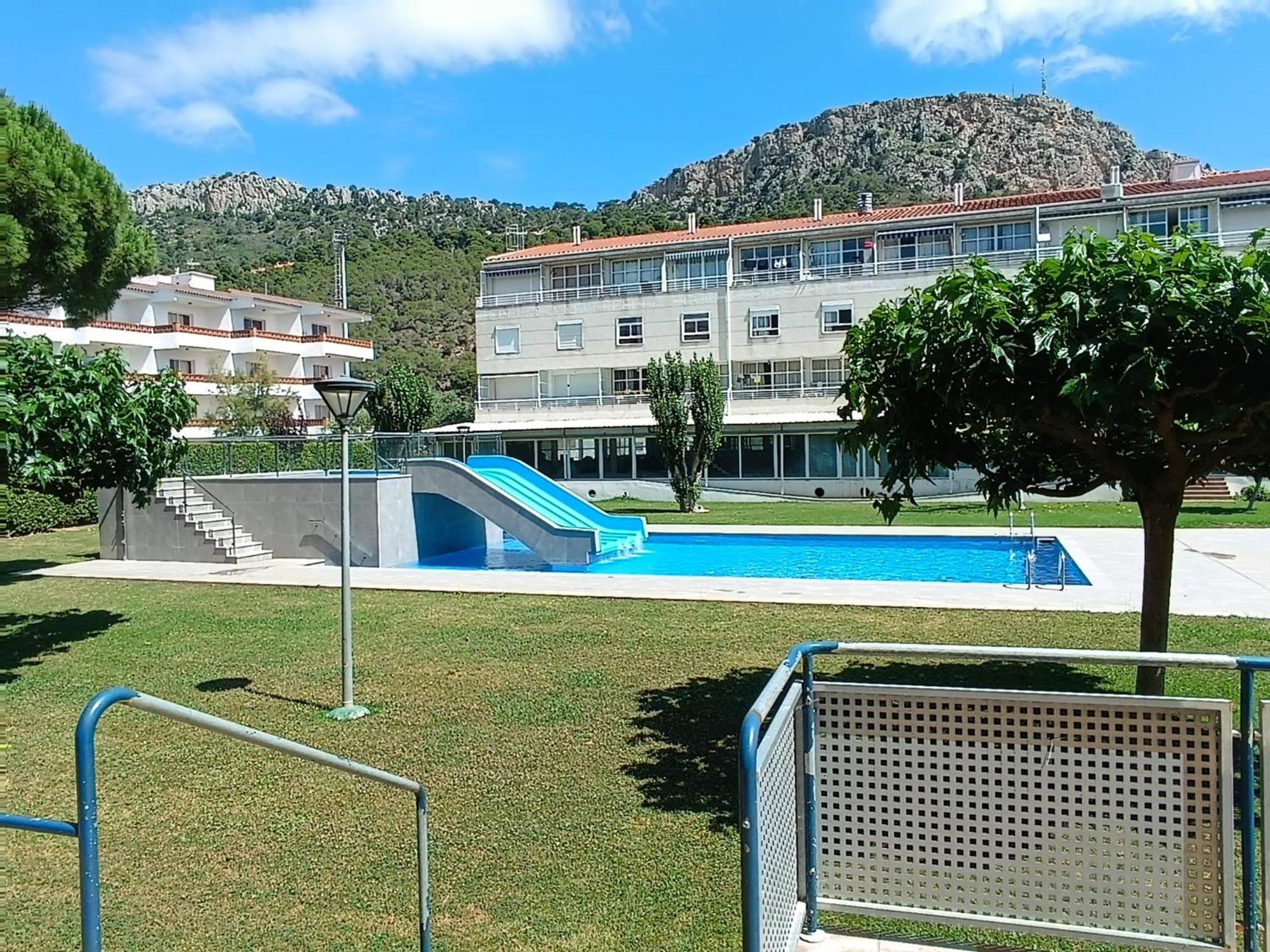Blaupark Vacacional Con Piscina Y Terraza En