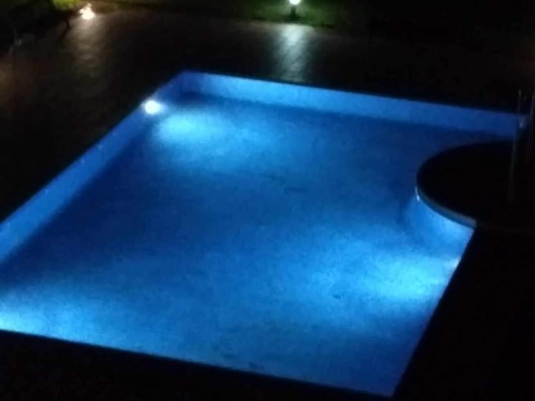 Proche Commerces Avec Grande Terrasse Et Piscine Apartment