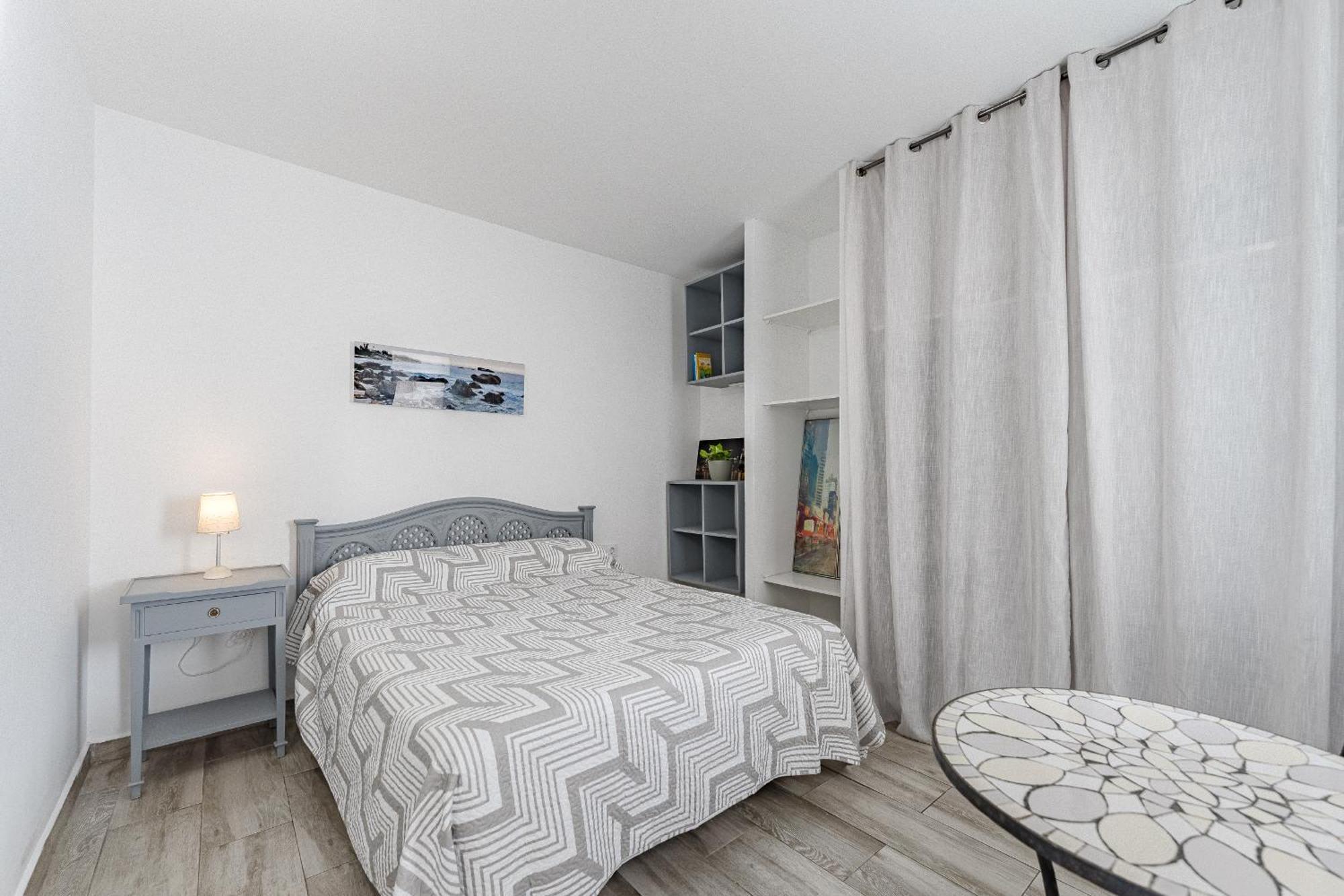 Primavera Tranquil Retreat 2-bedroom With Balcony, Garden View & Fiber Wifi Arona (Tenerife)