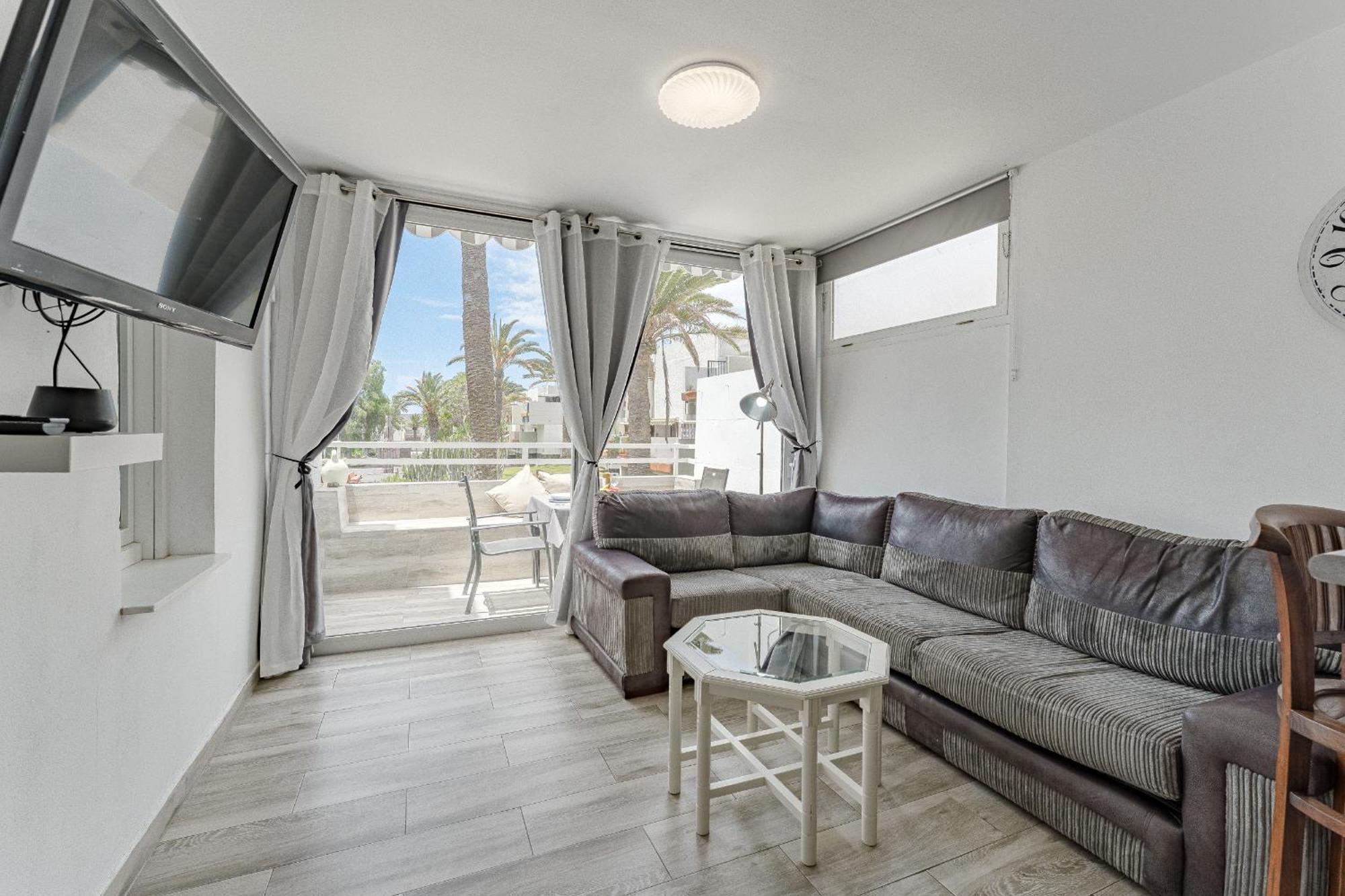 Primavera Tranquil Retreat 2-bedroom With Balcony, Garden View & Fiber Wifi * Arona (Tenerife)